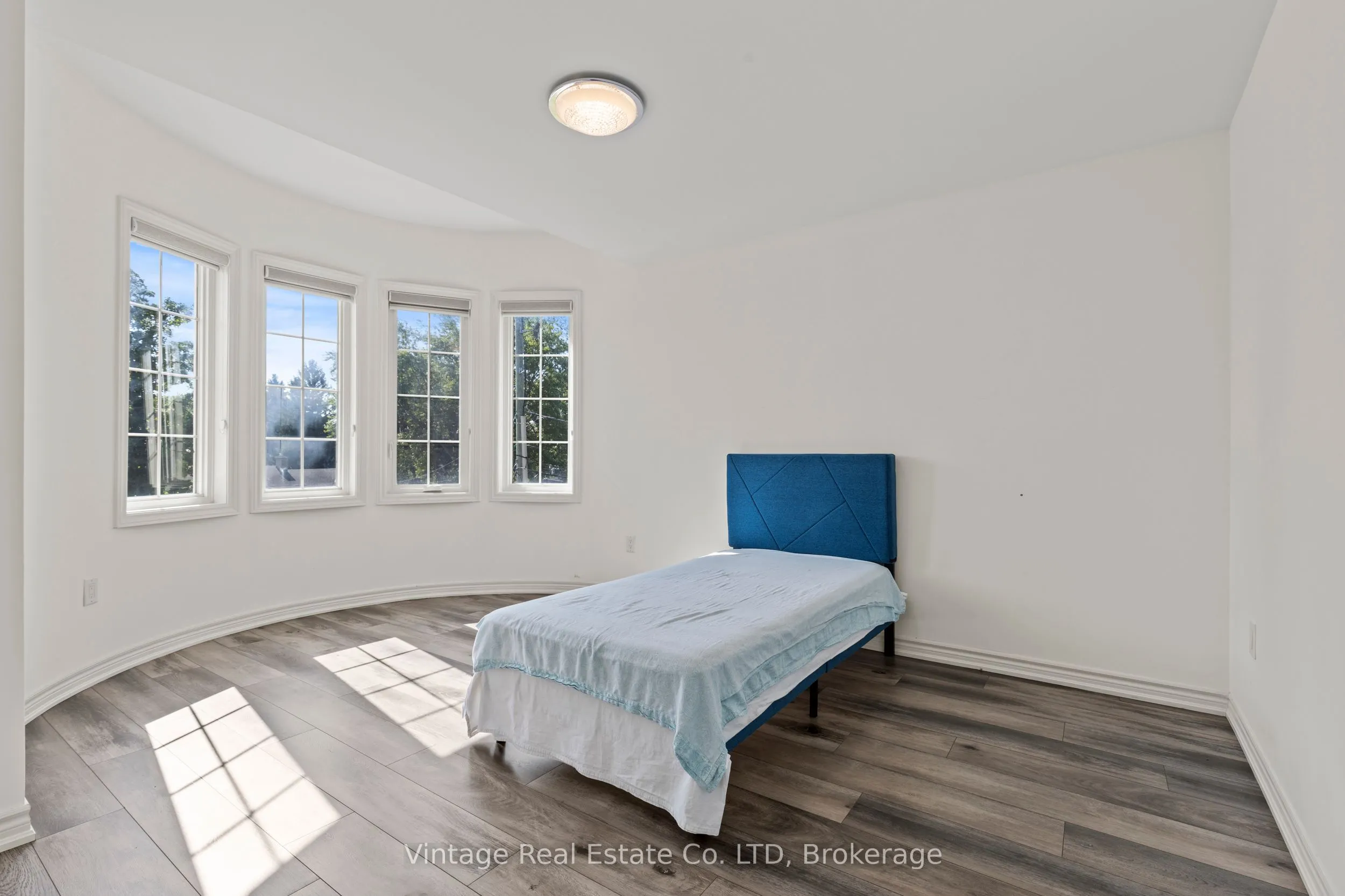 1127 Kennedy Drive