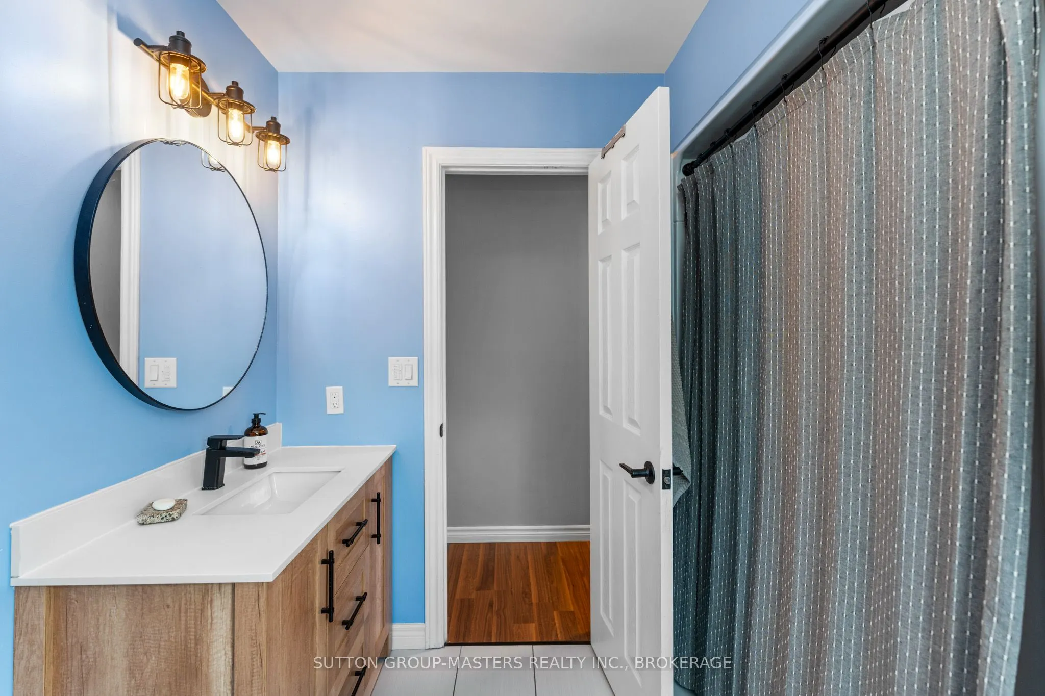 883 Old Colony Road