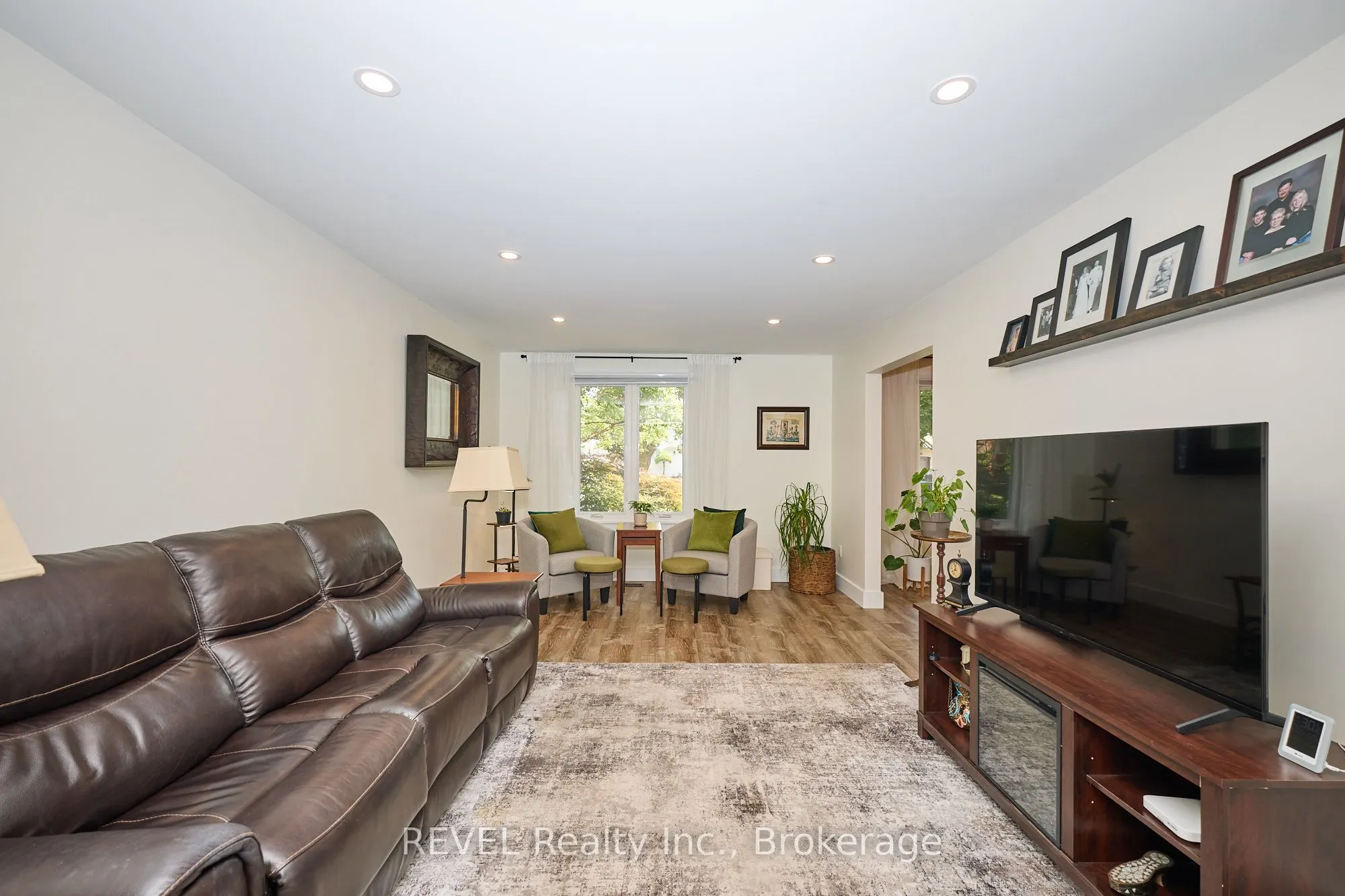 6796 Corwin Crescent