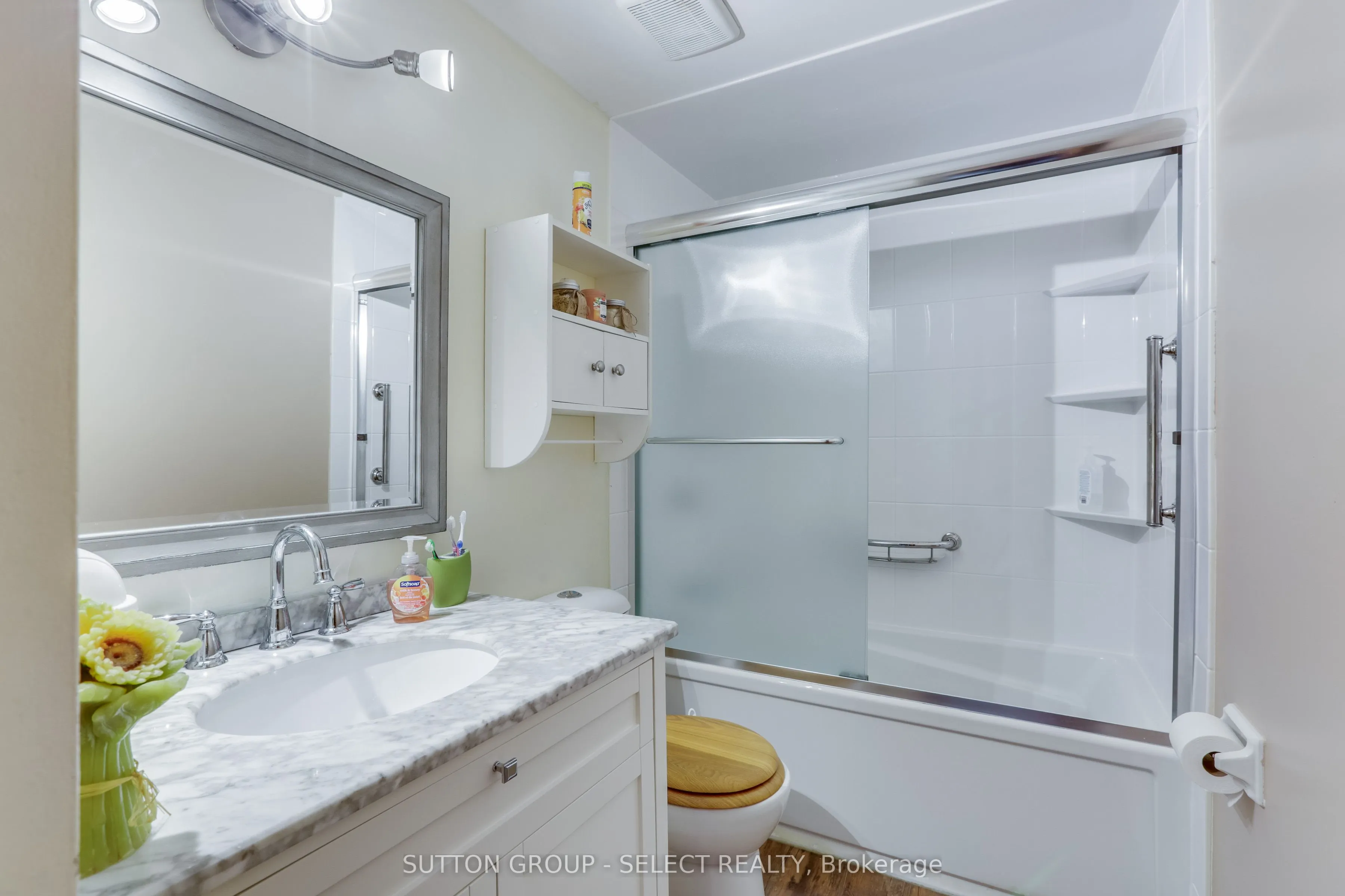 320 Westminster Avenue, #7