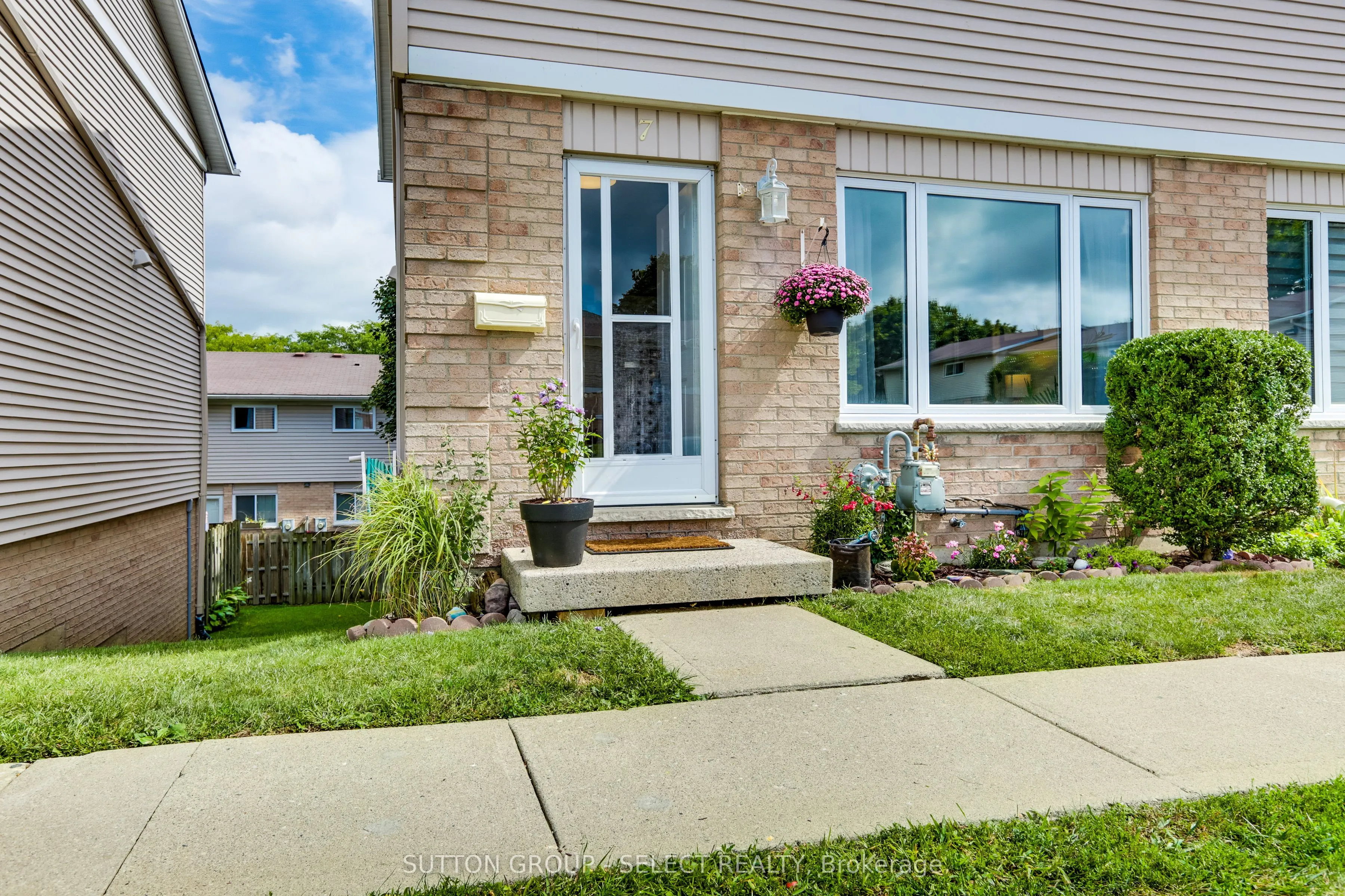 320 Westminster Avenue, #7
