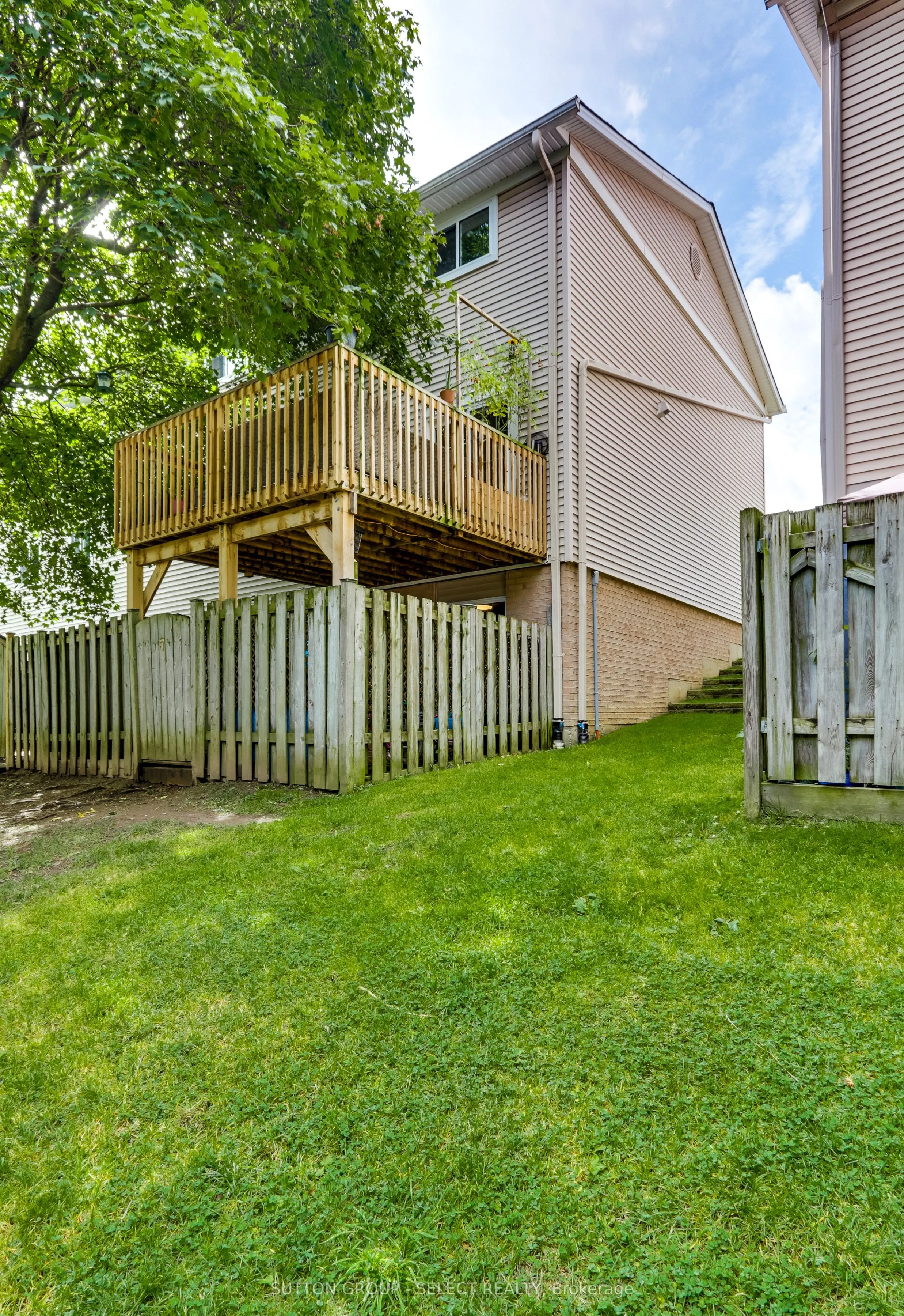 320 Westminster Avenue, #7