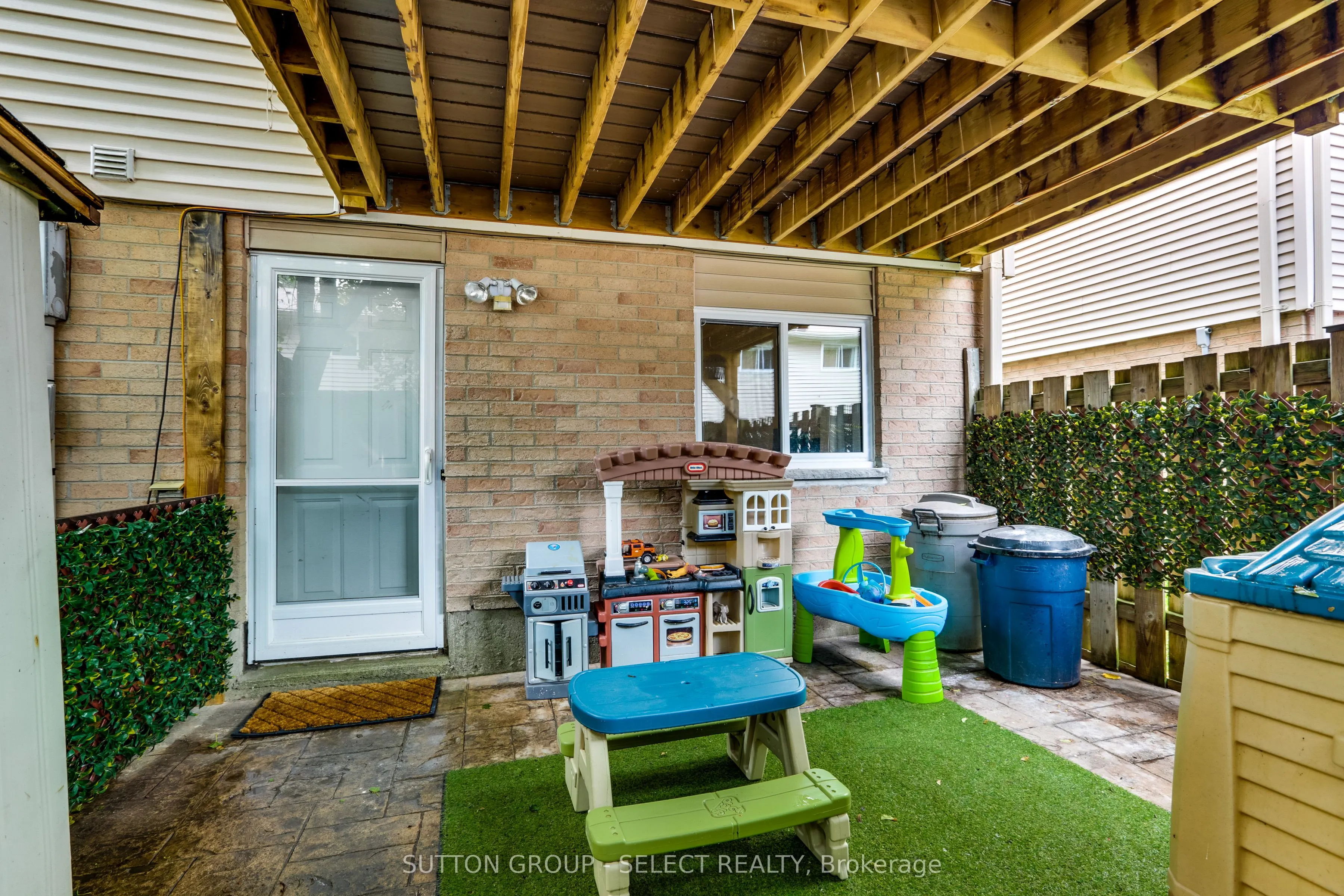 320 Westminster Avenue, #7