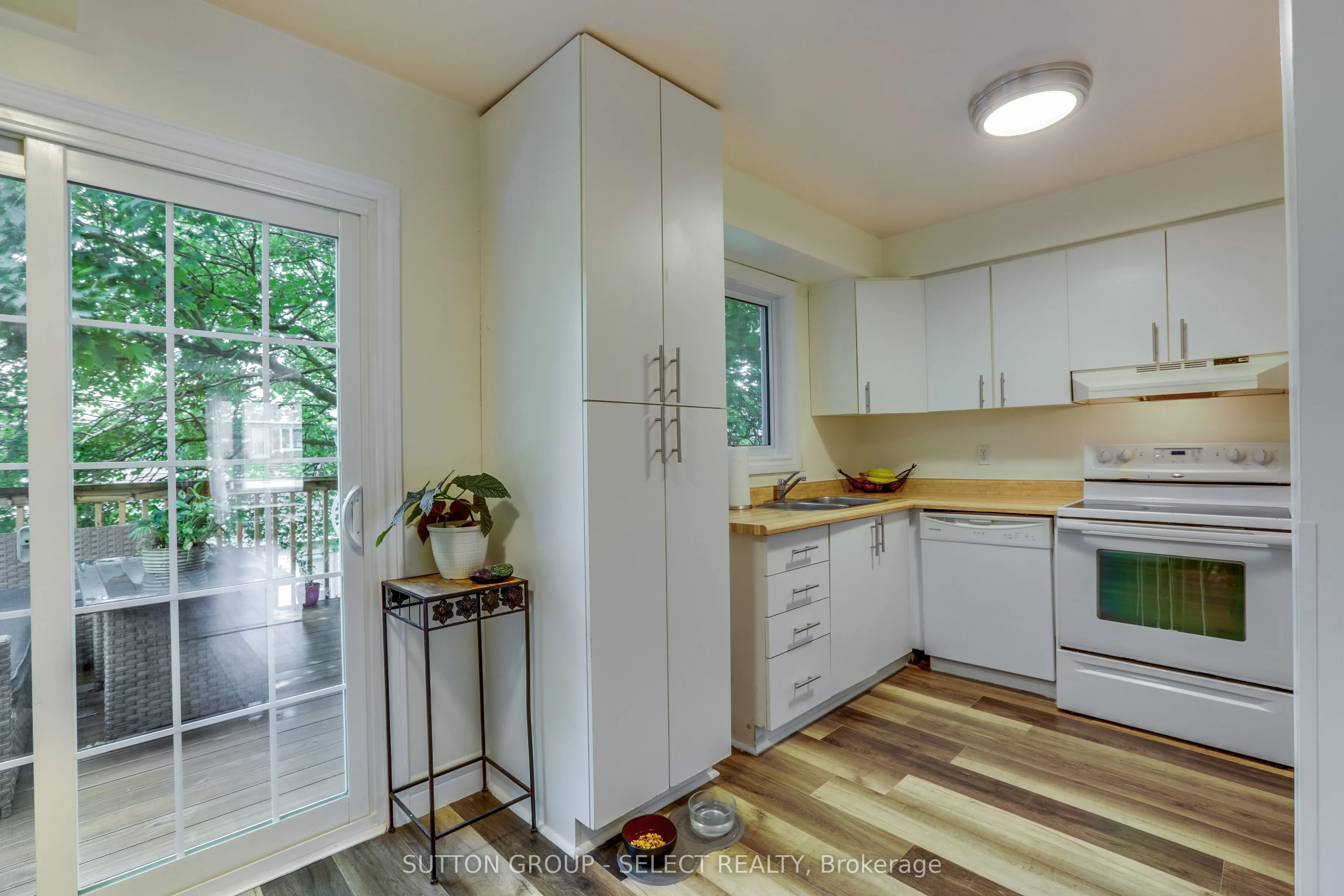 320 Westminster Avenue, #7