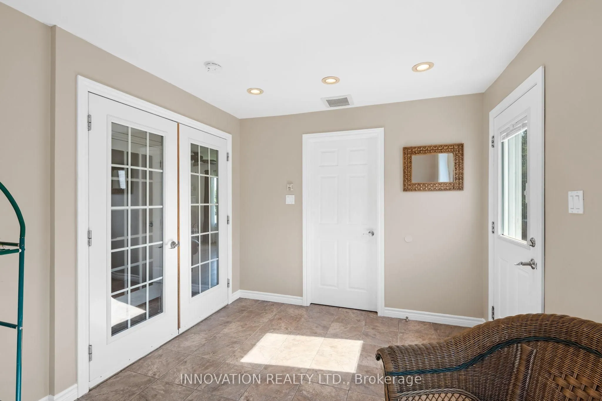 4001 Dunrobin Road