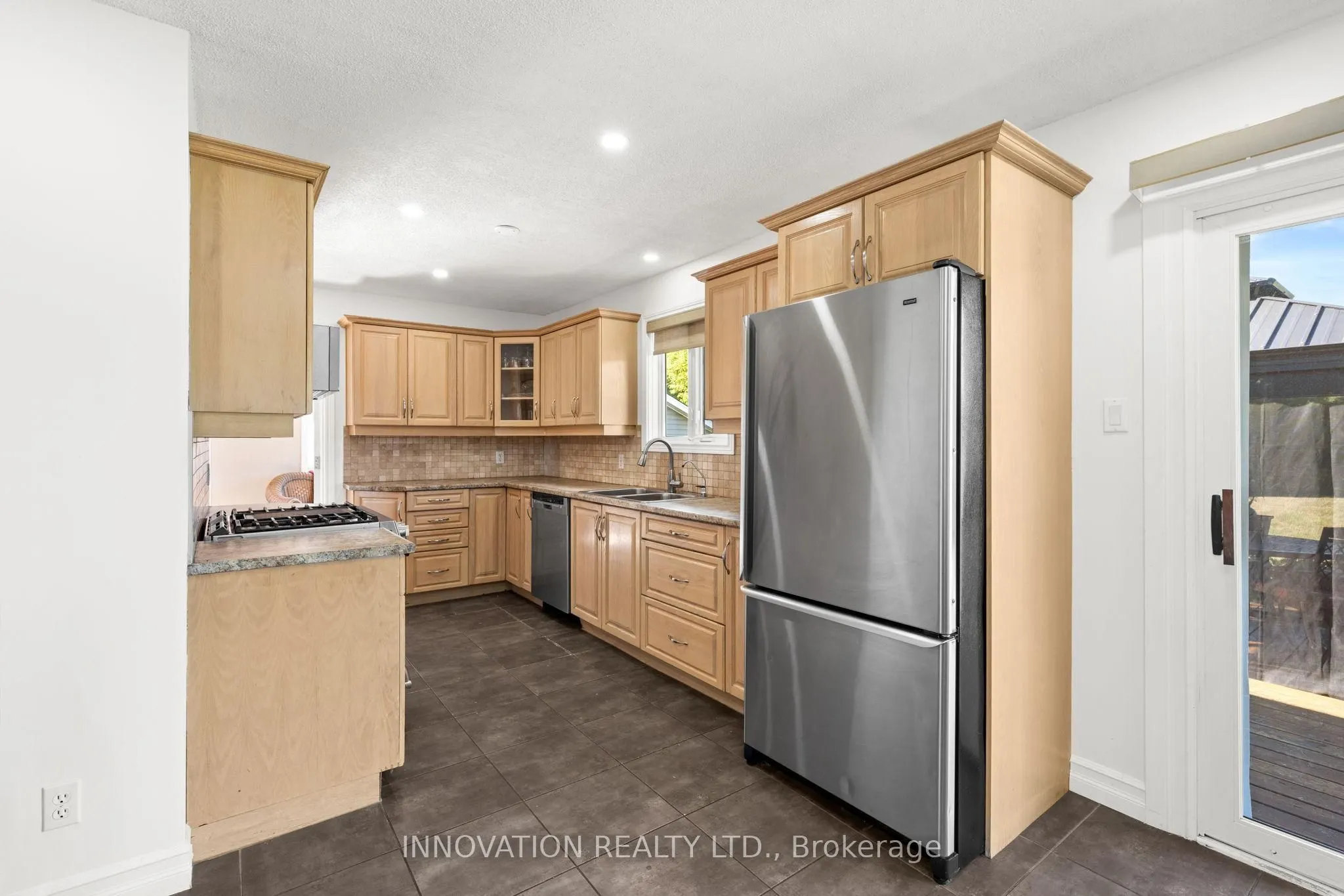 4001 Dunrobin Road