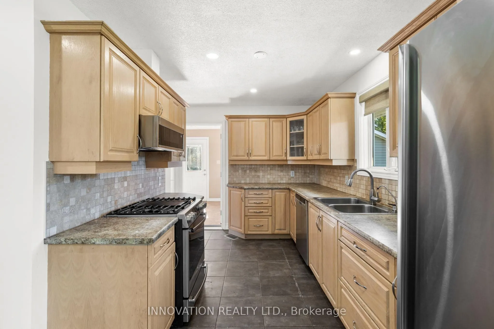 4001 Dunrobin Road