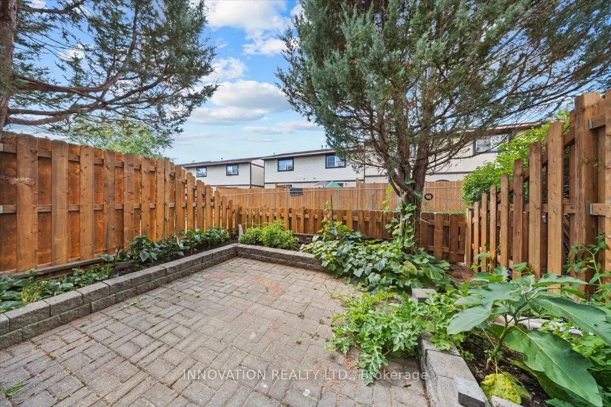 82 Stokes Crescent E, #41