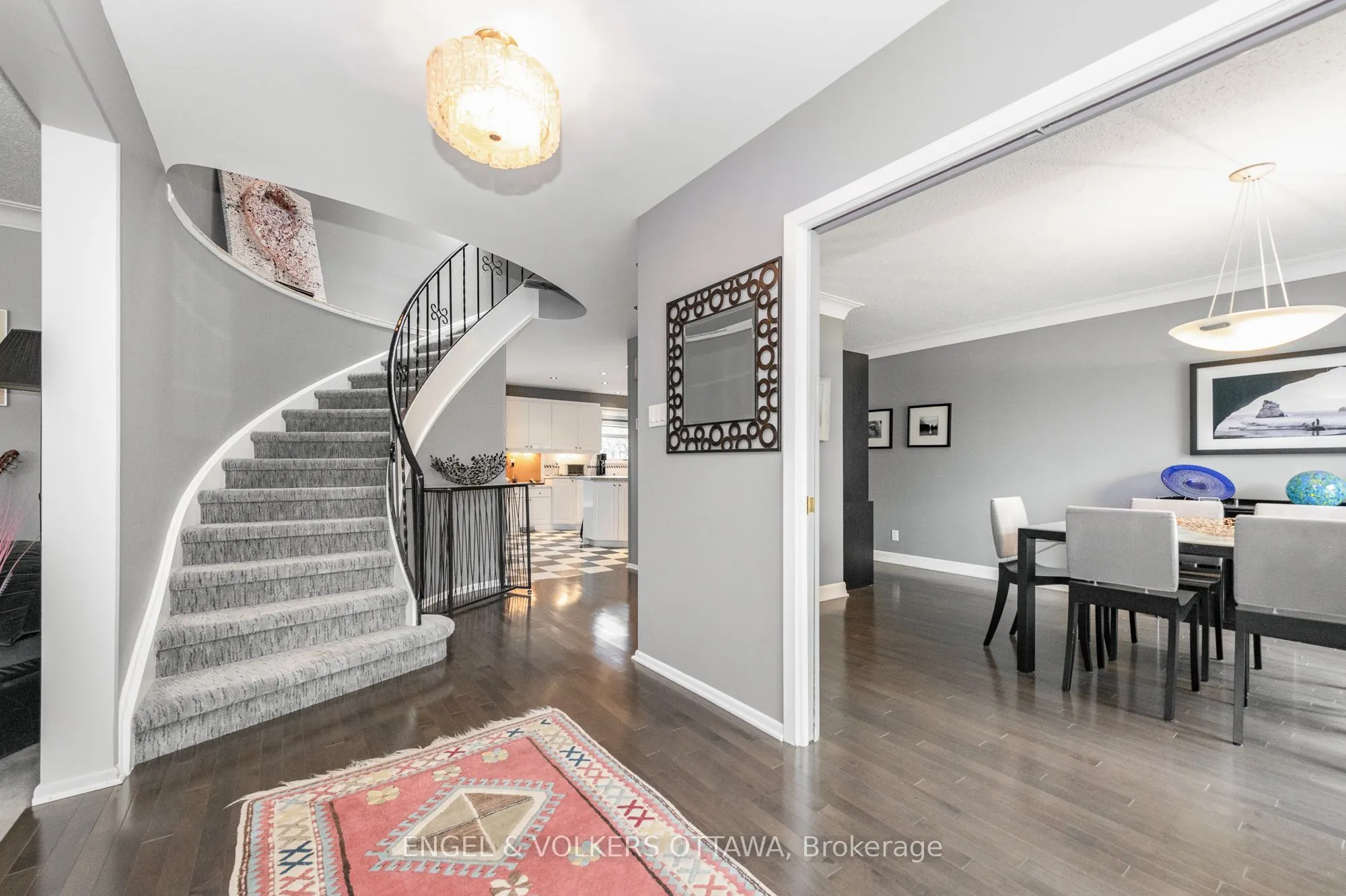 899 Dresden Crescent