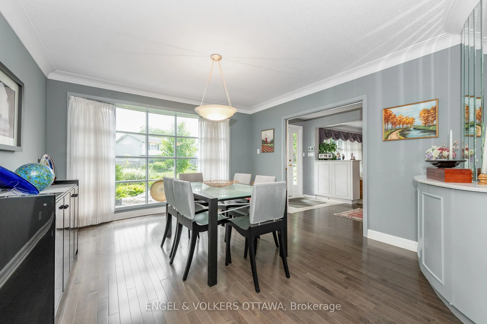 899 Dresden Crescent
