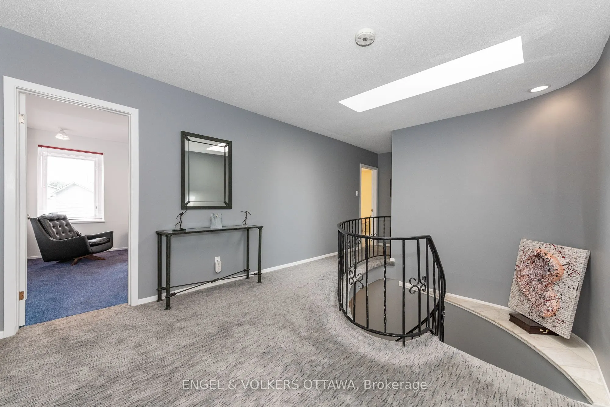899 Dresden Crescent