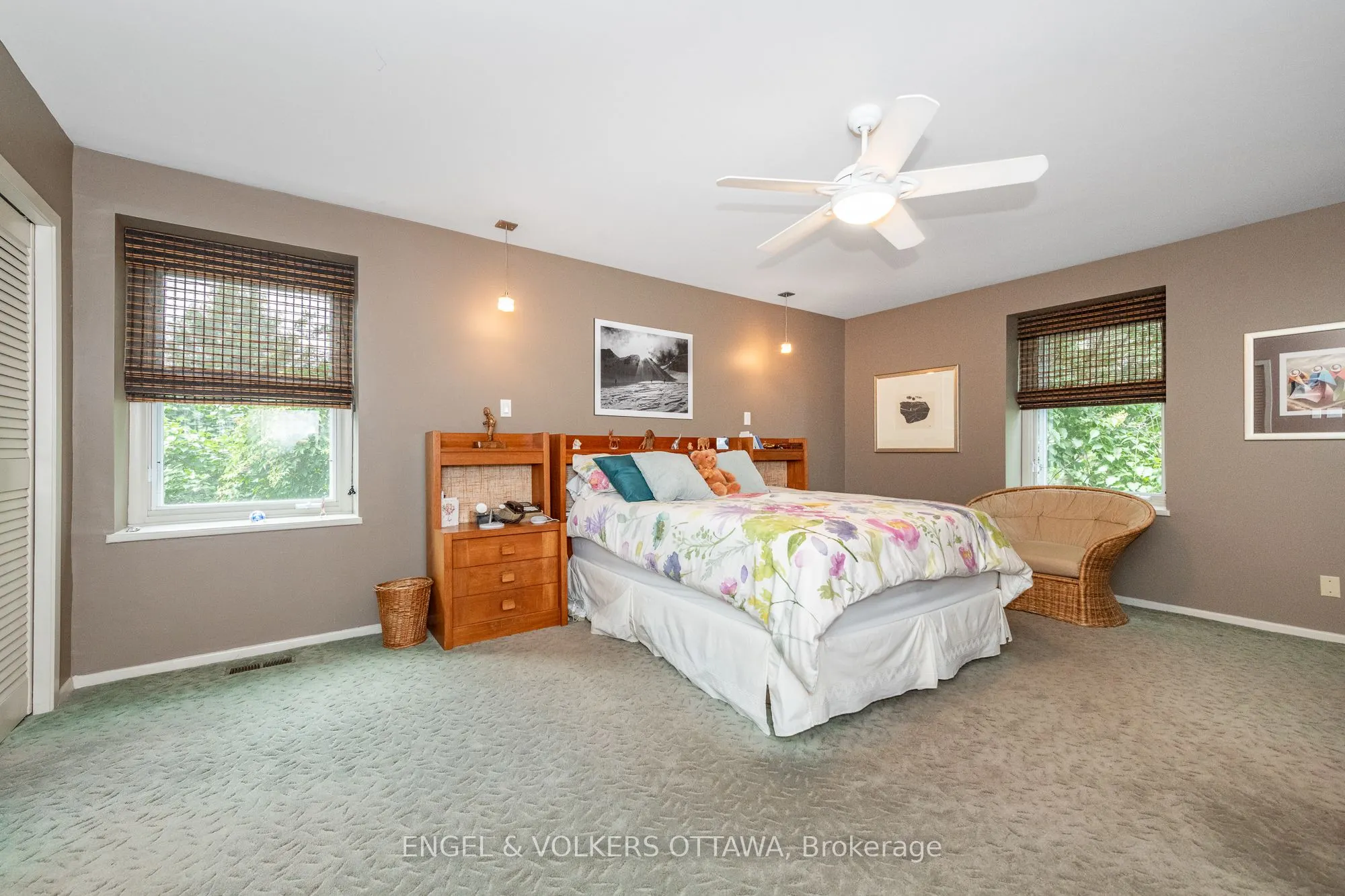 899 Dresden Crescent