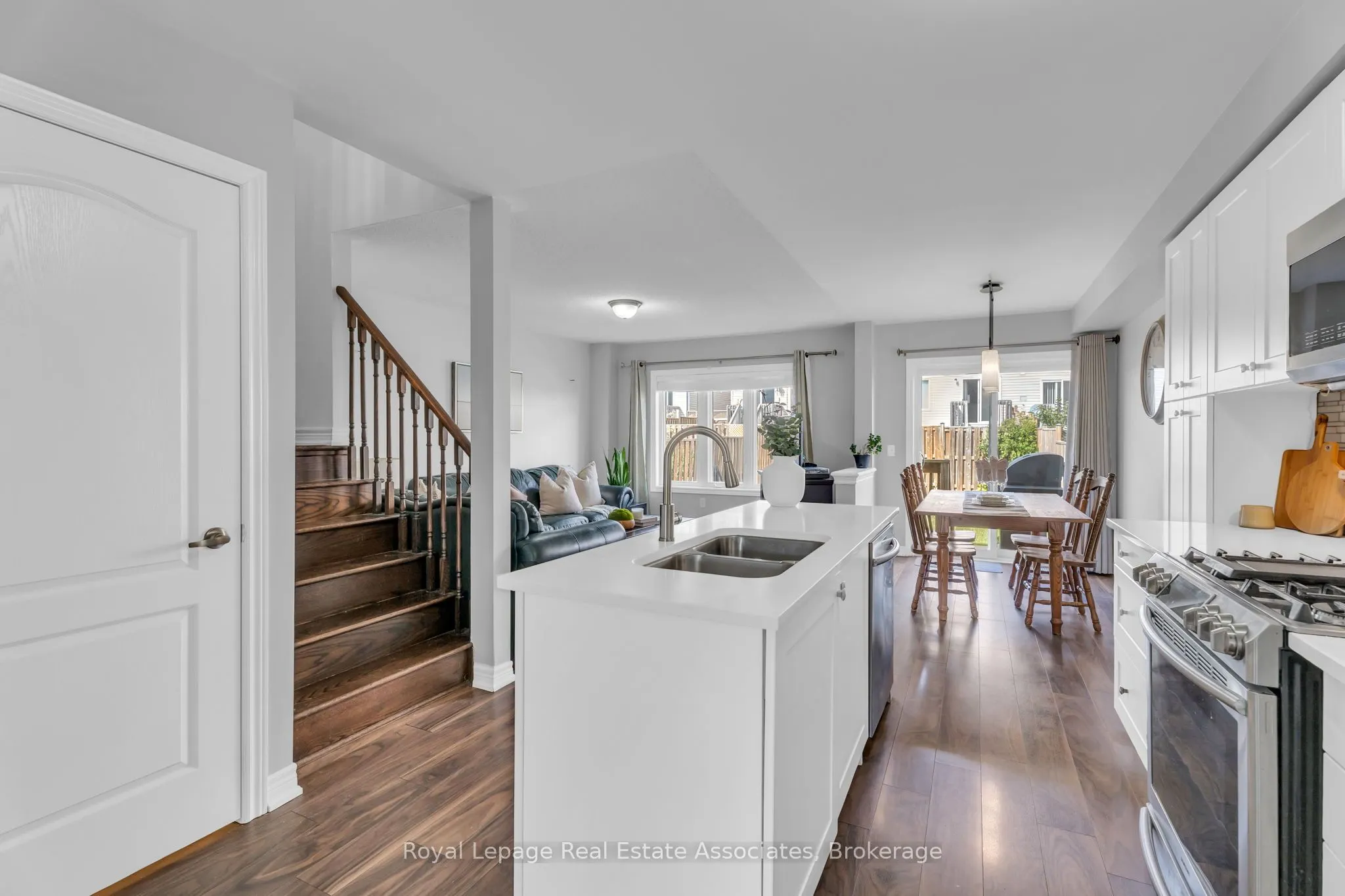 822 Cook Crescent