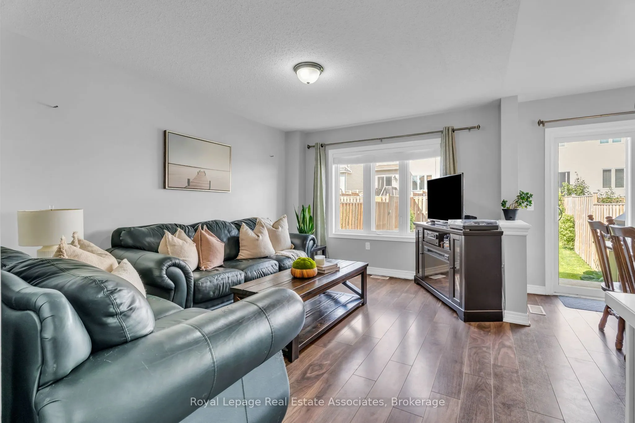 822 Cook Crescent