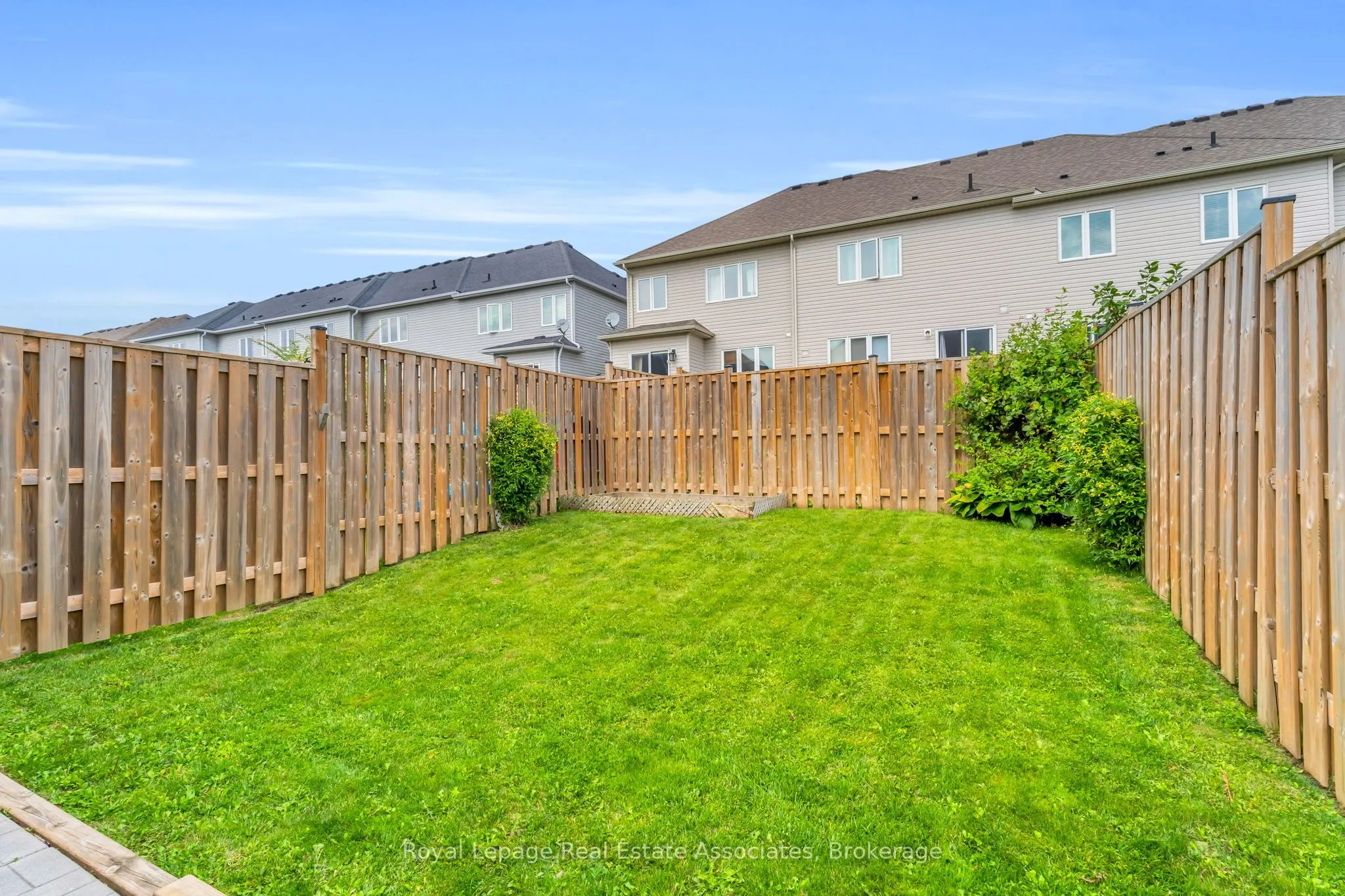 822 Cook Crescent