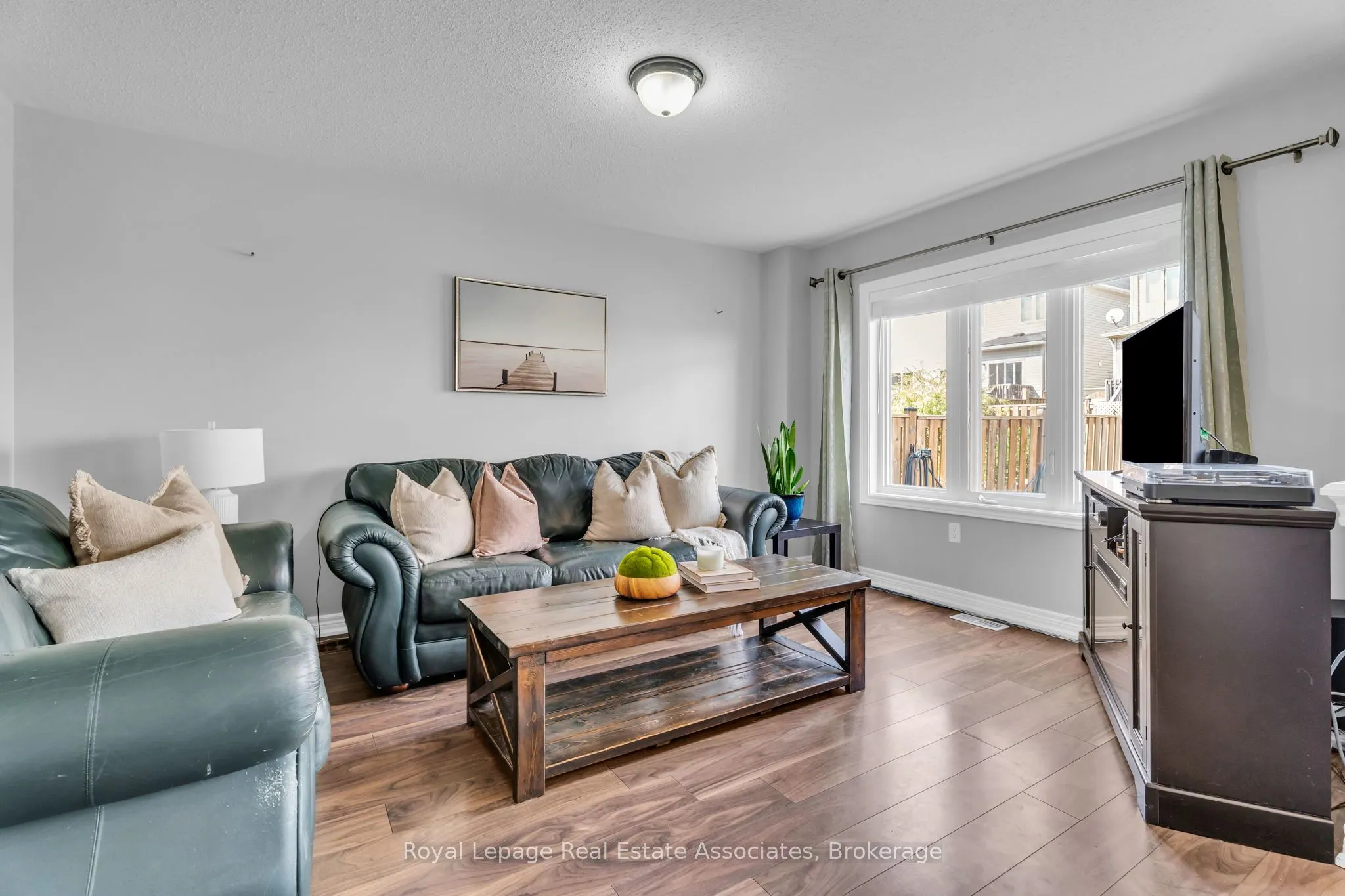 822 Cook Crescent