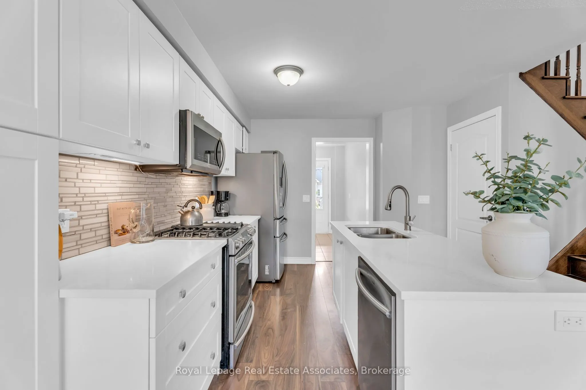 822 Cook Crescent