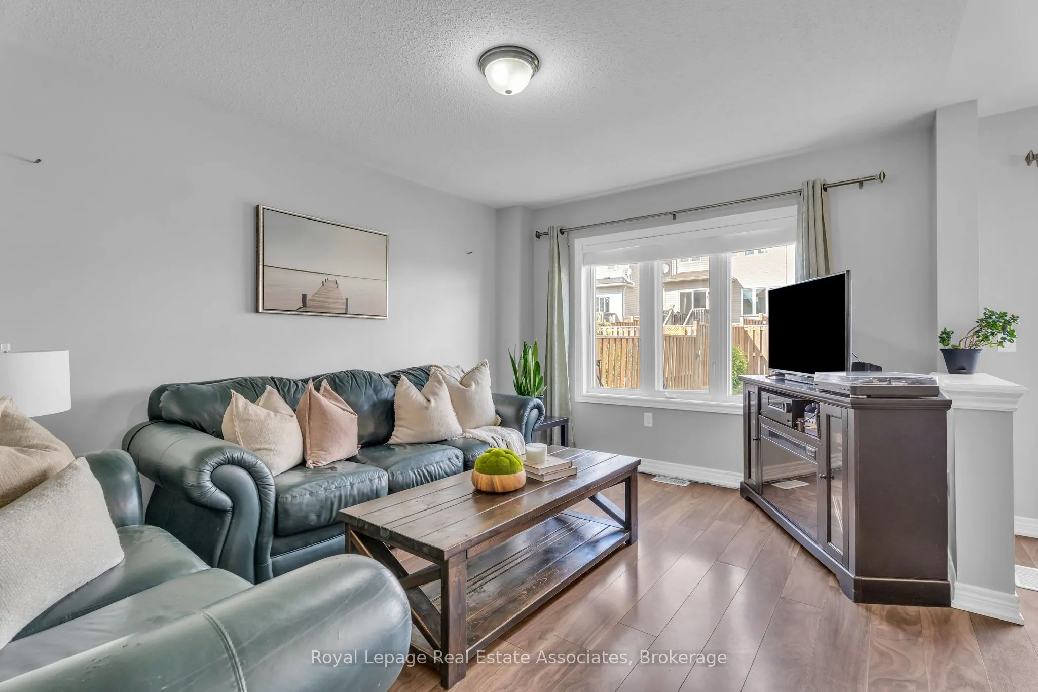 822 Cook Crescent