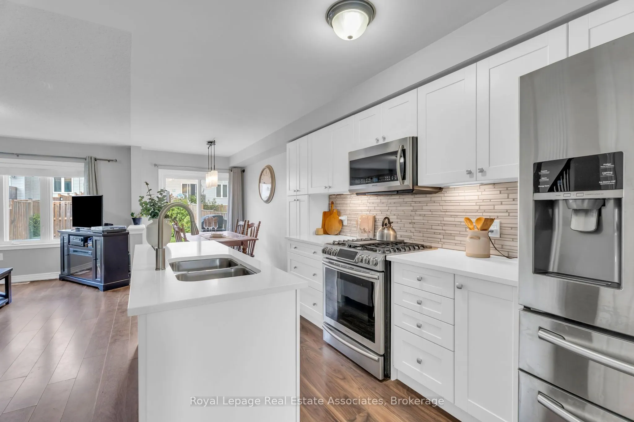 822 Cook Crescent