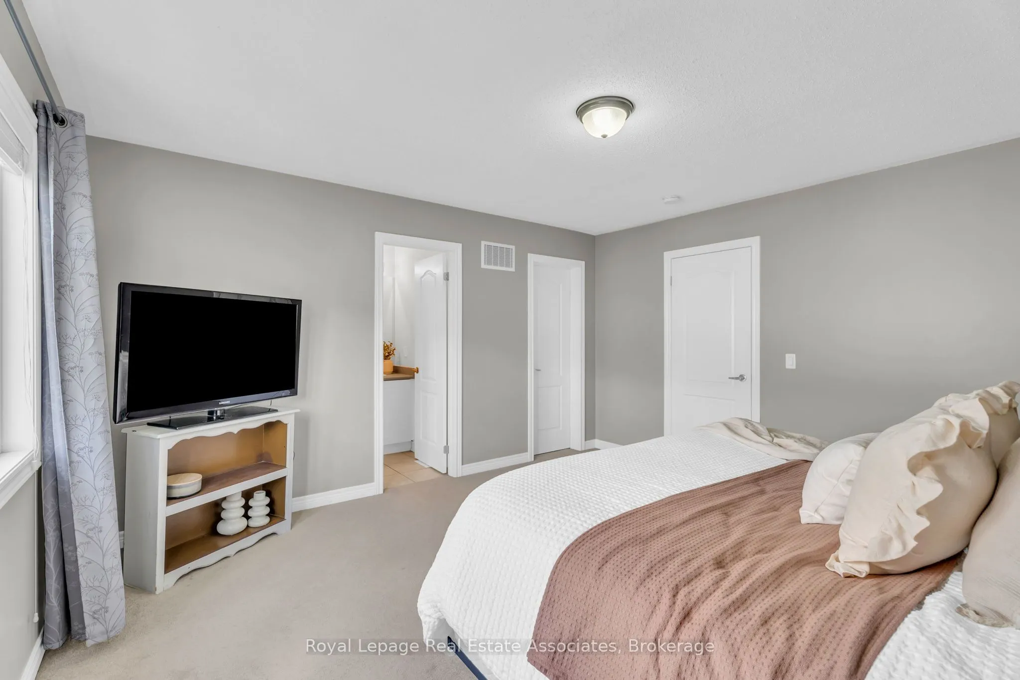 822 Cook Crescent