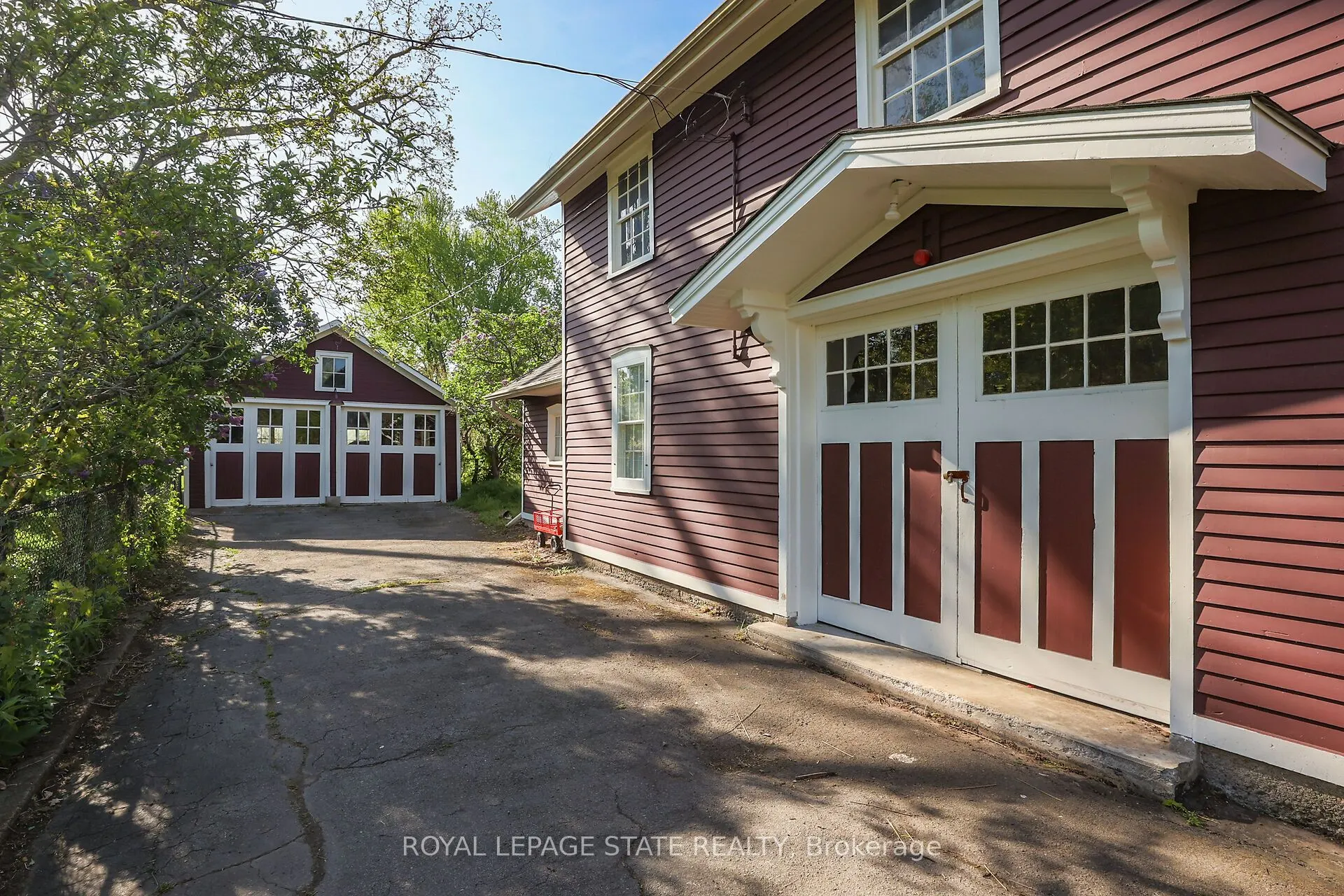 102 Main Street E