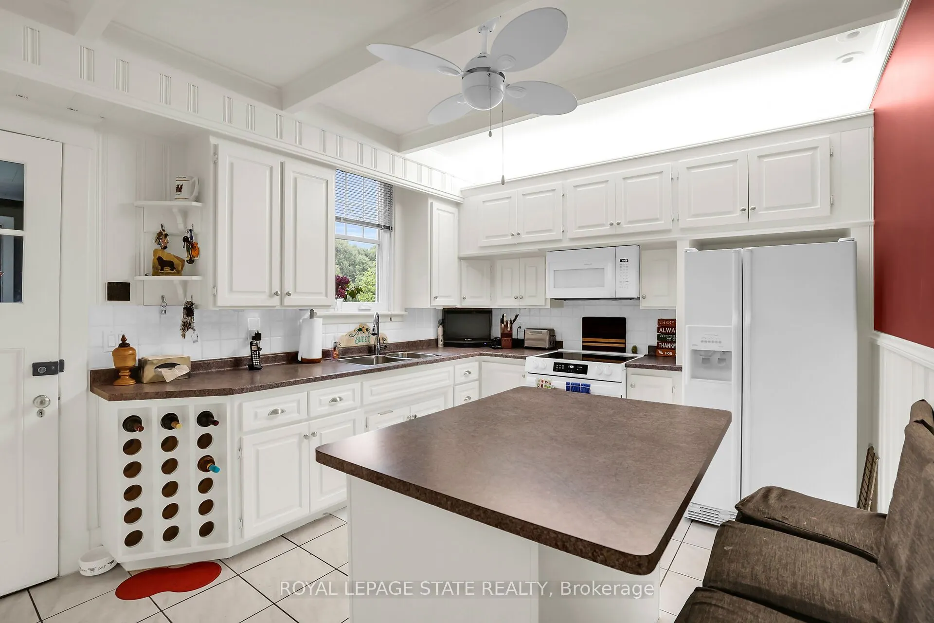 102 Main Street E