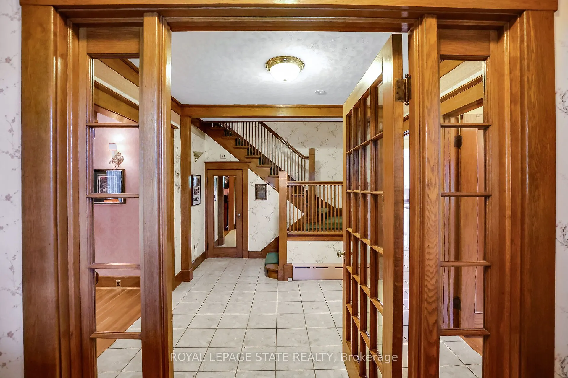 102 Main Street E