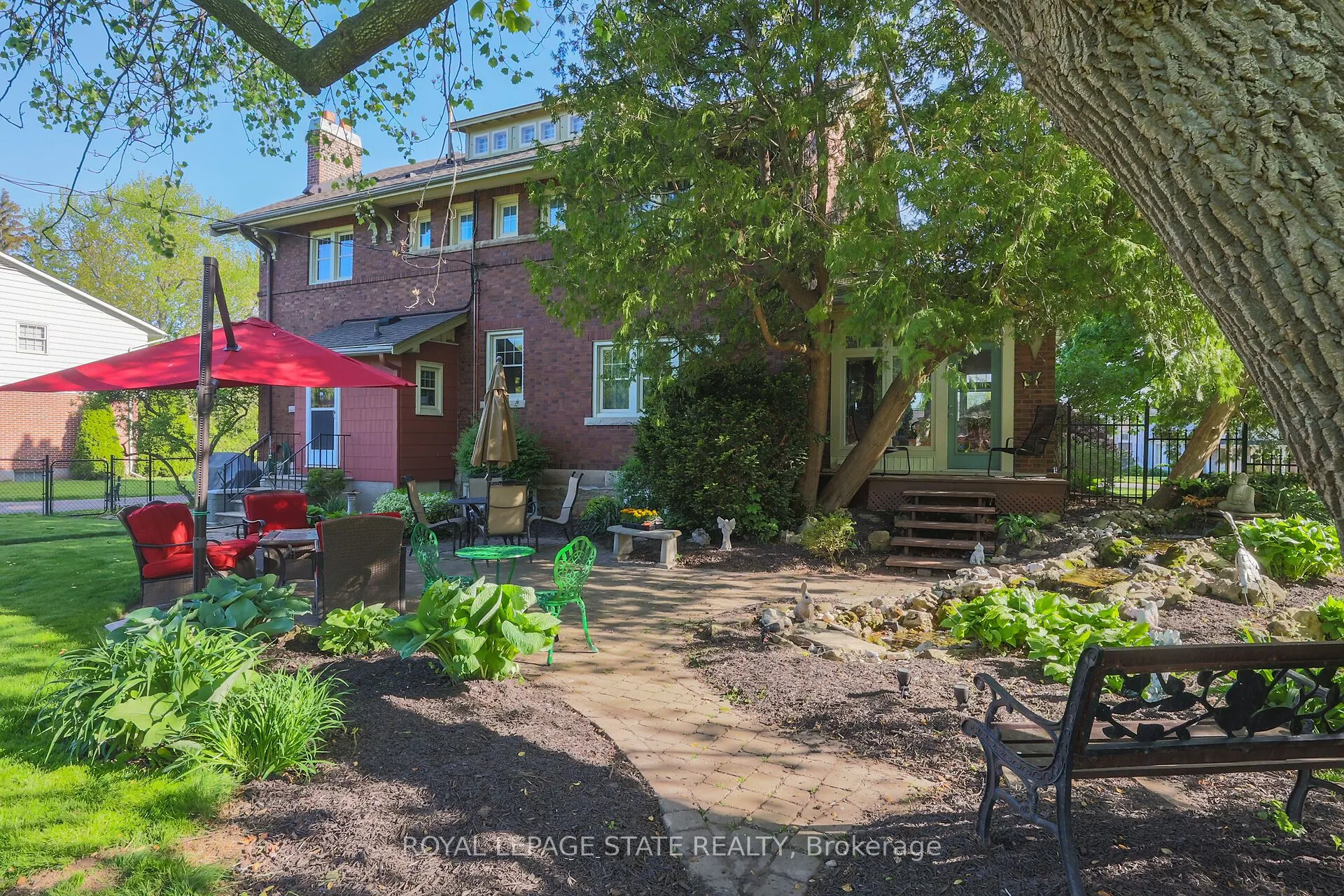 102 Main Street E