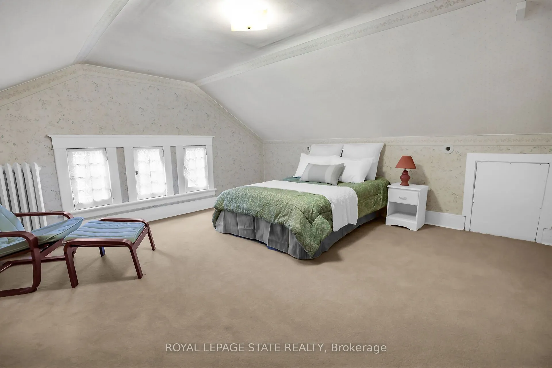 102 Main Street E