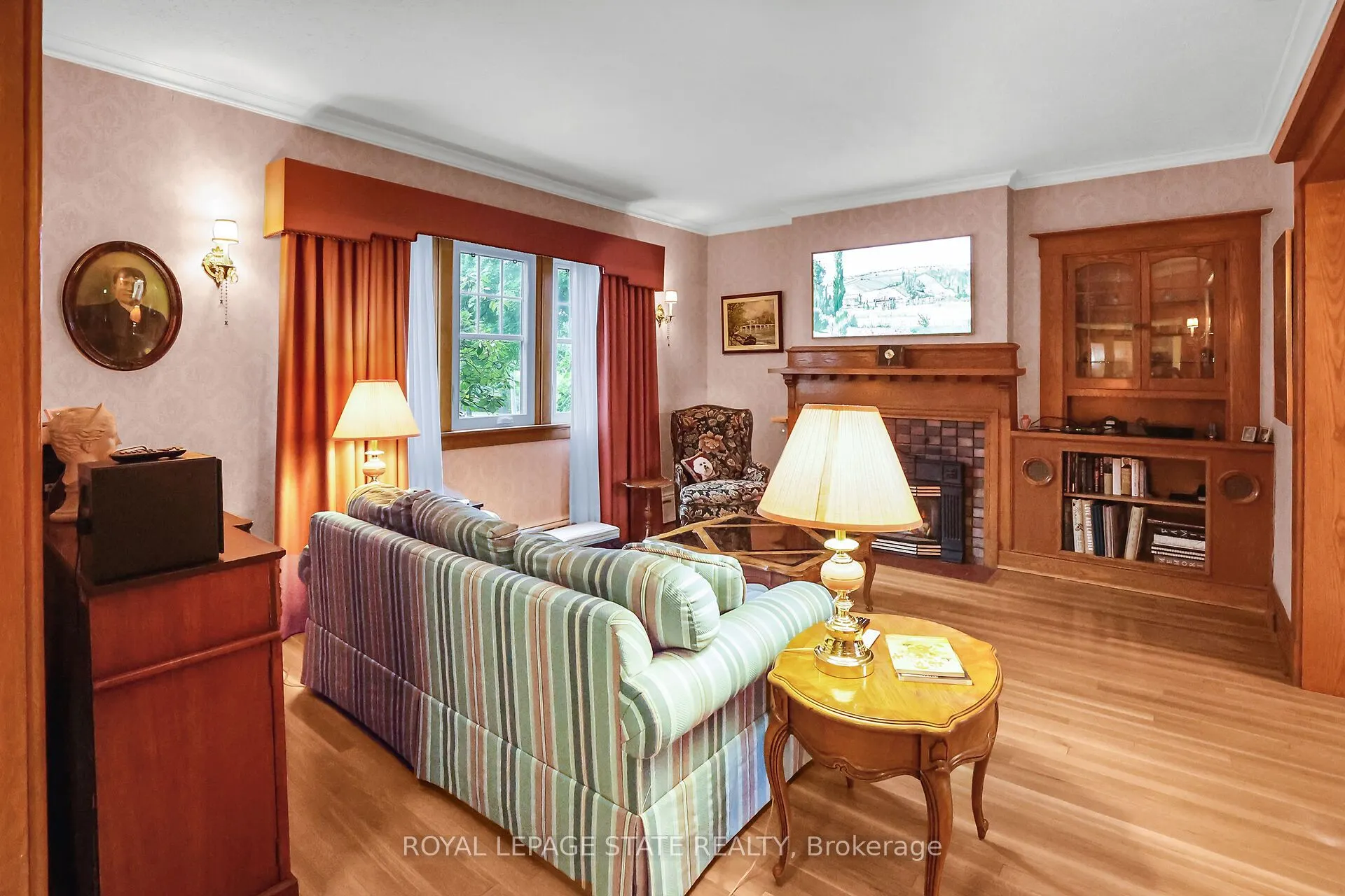 102 Main Street E