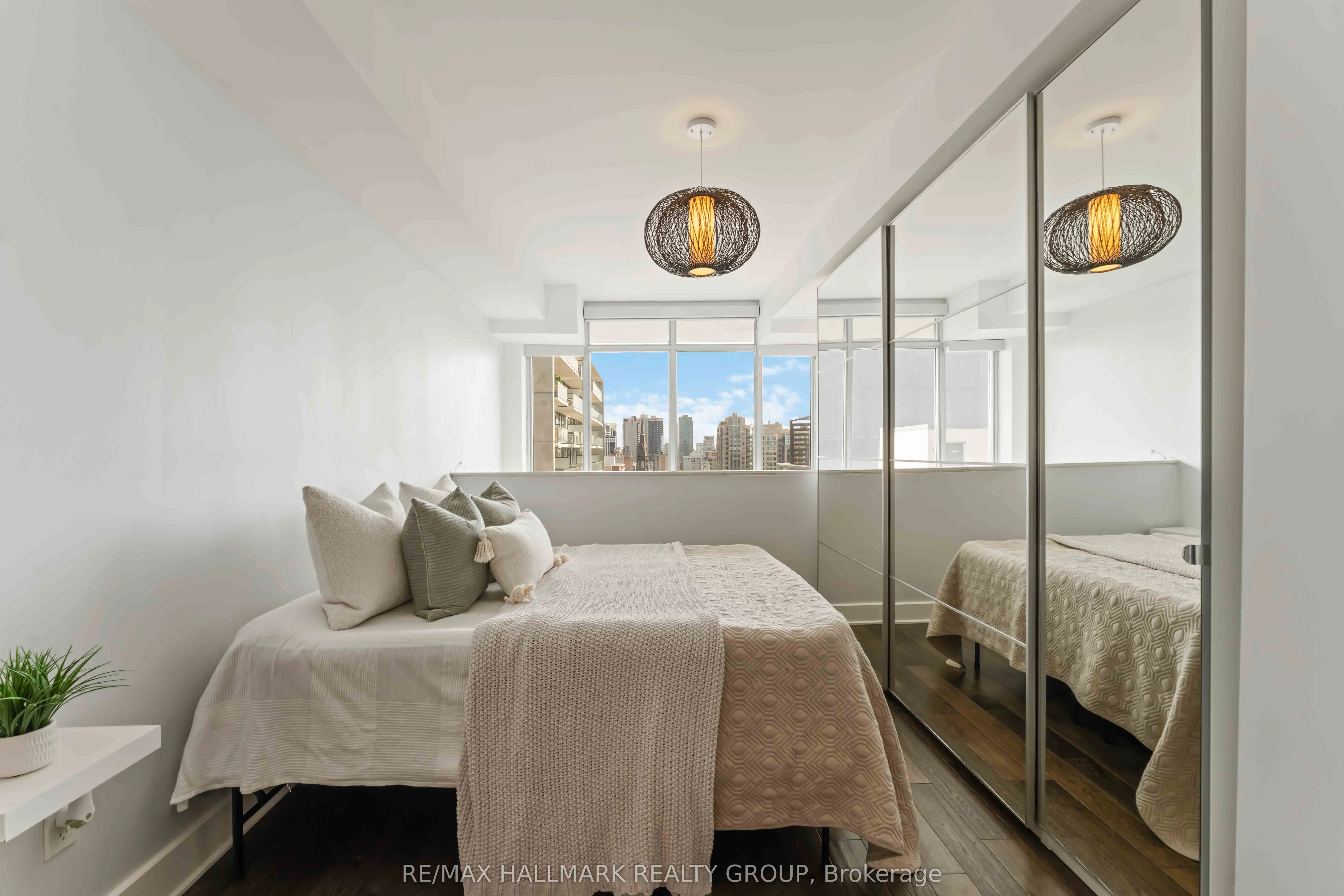 255 BAY Street, #1209
