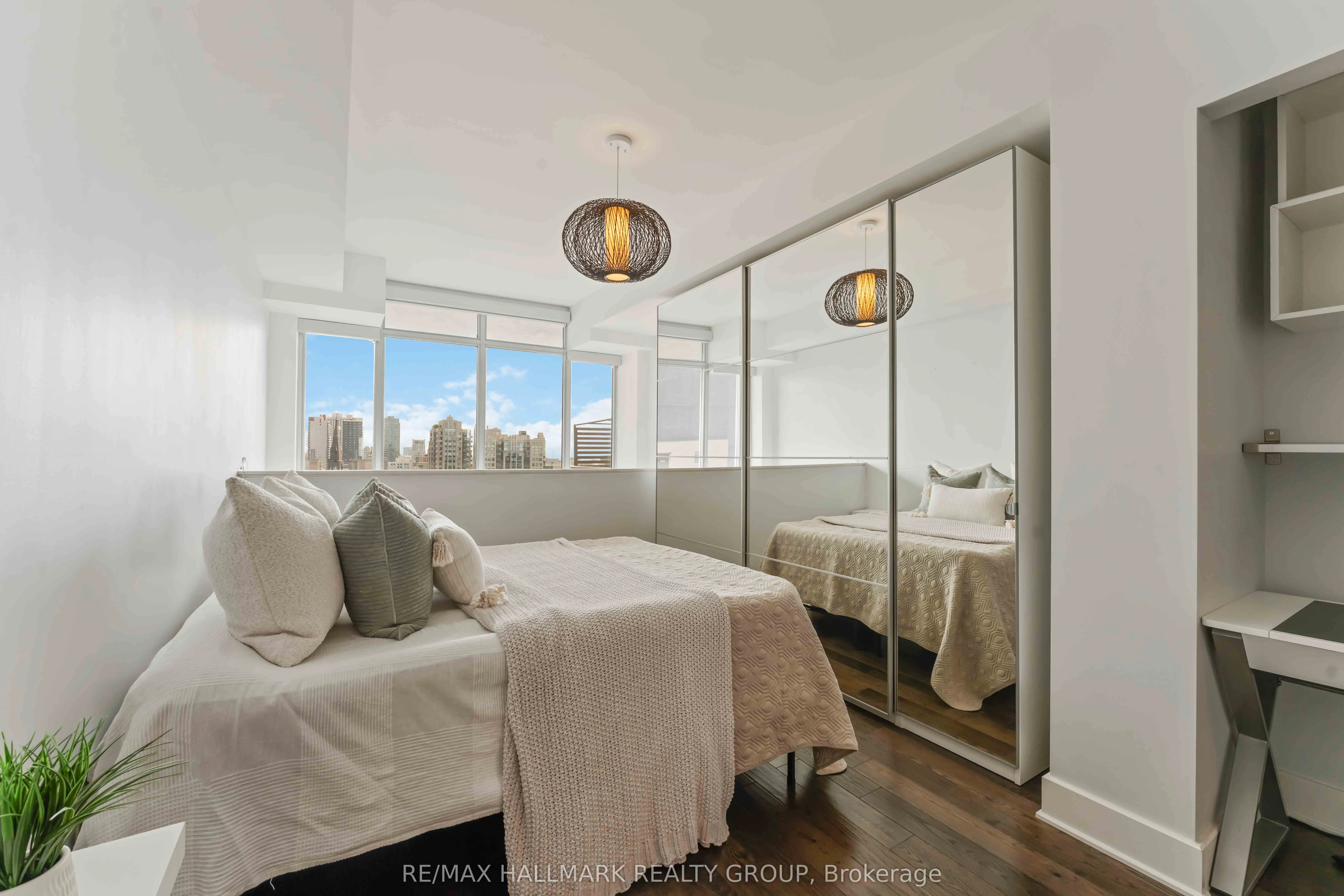 255 BAY Street, #1209