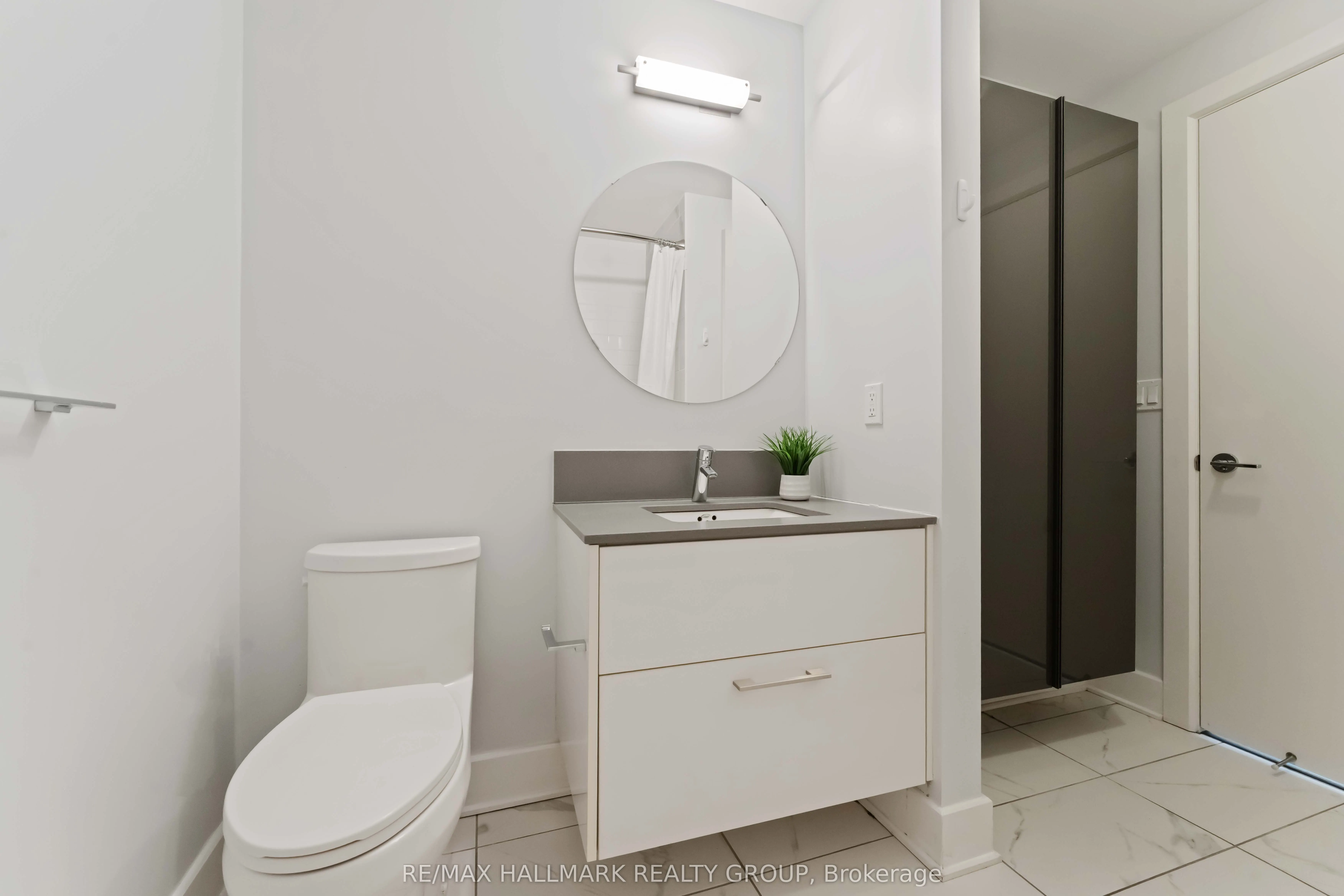 255 BAY Street, #1209