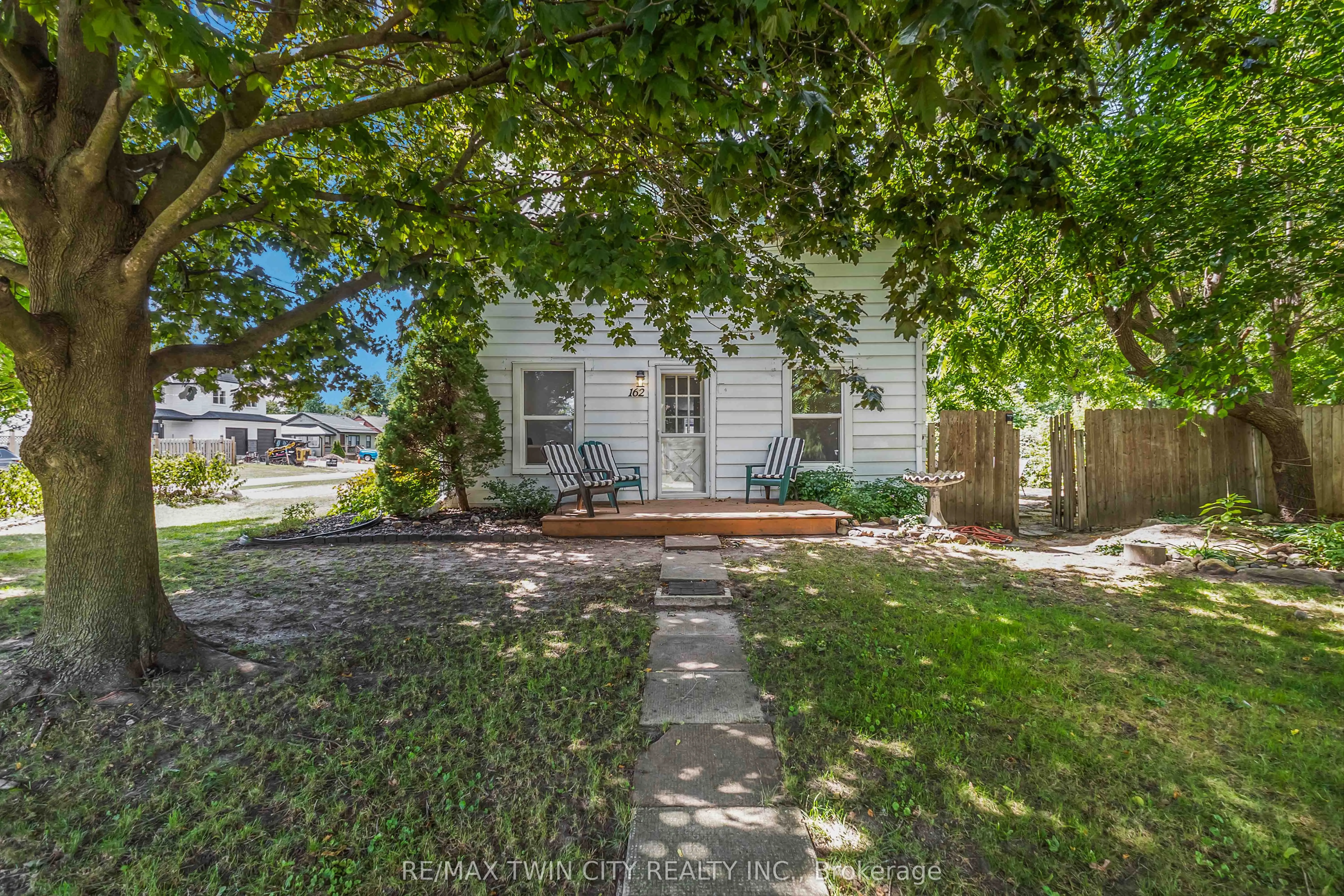 162 Adelaide Street