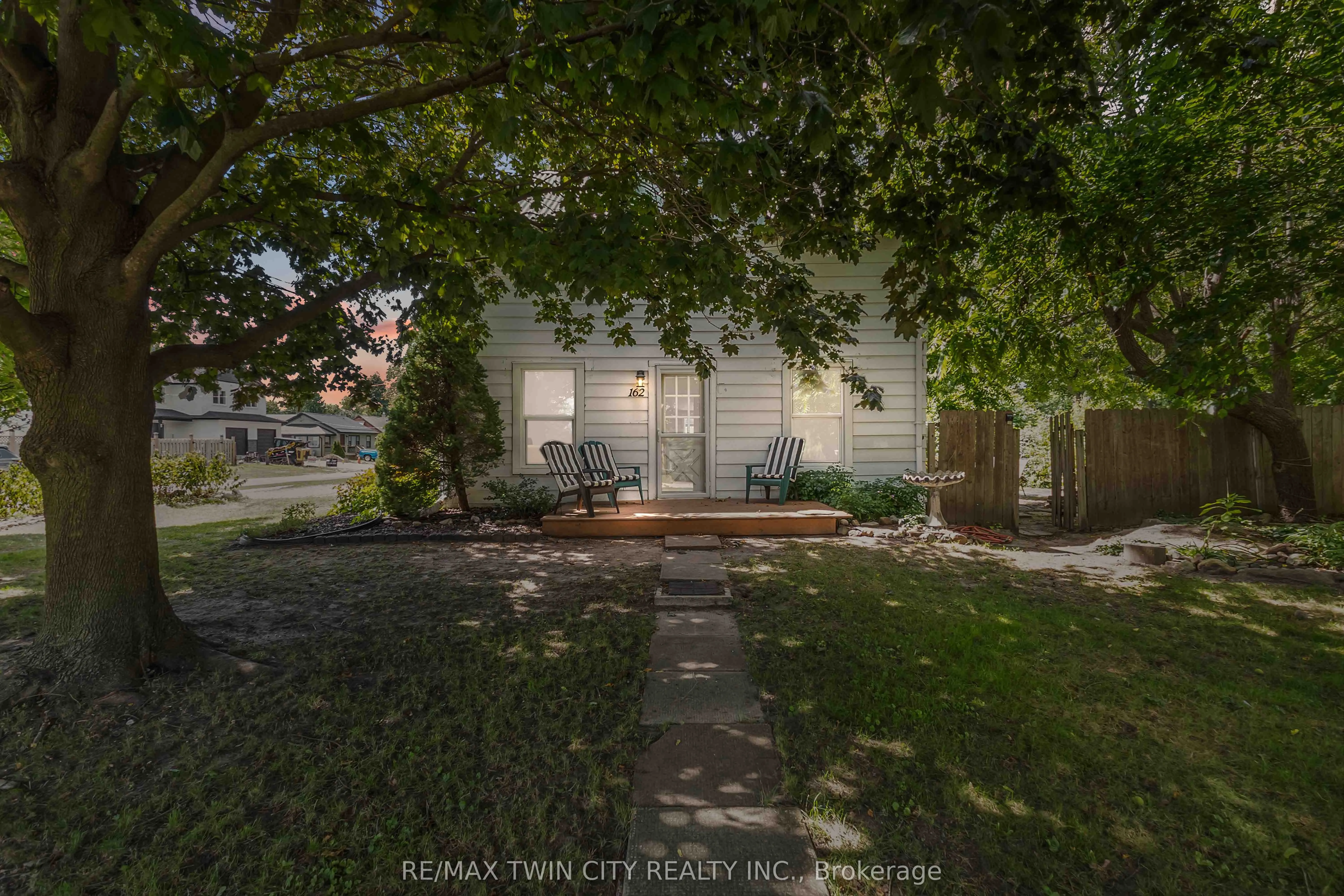 162 Adelaide Street