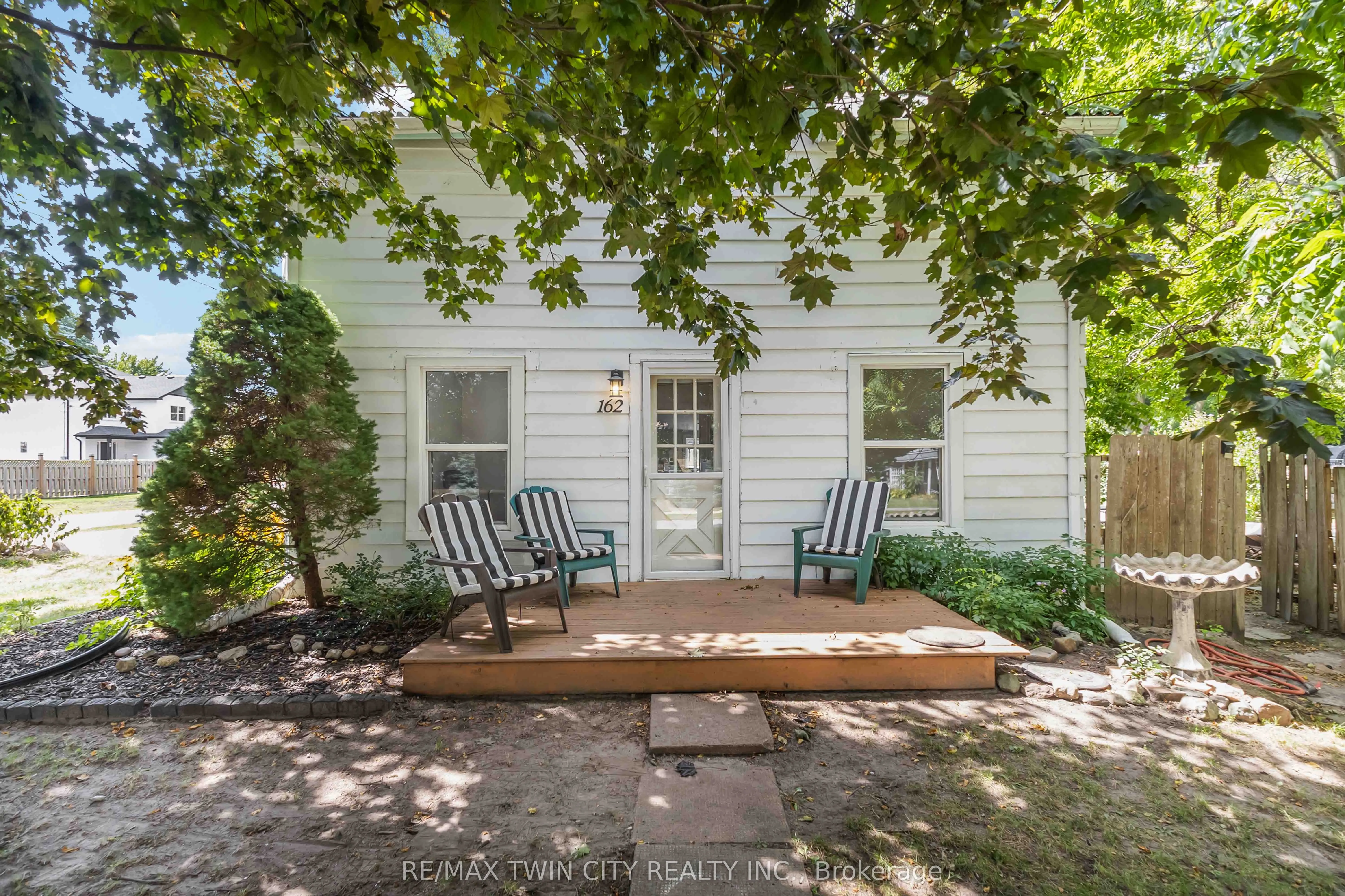 162 Adelaide Street