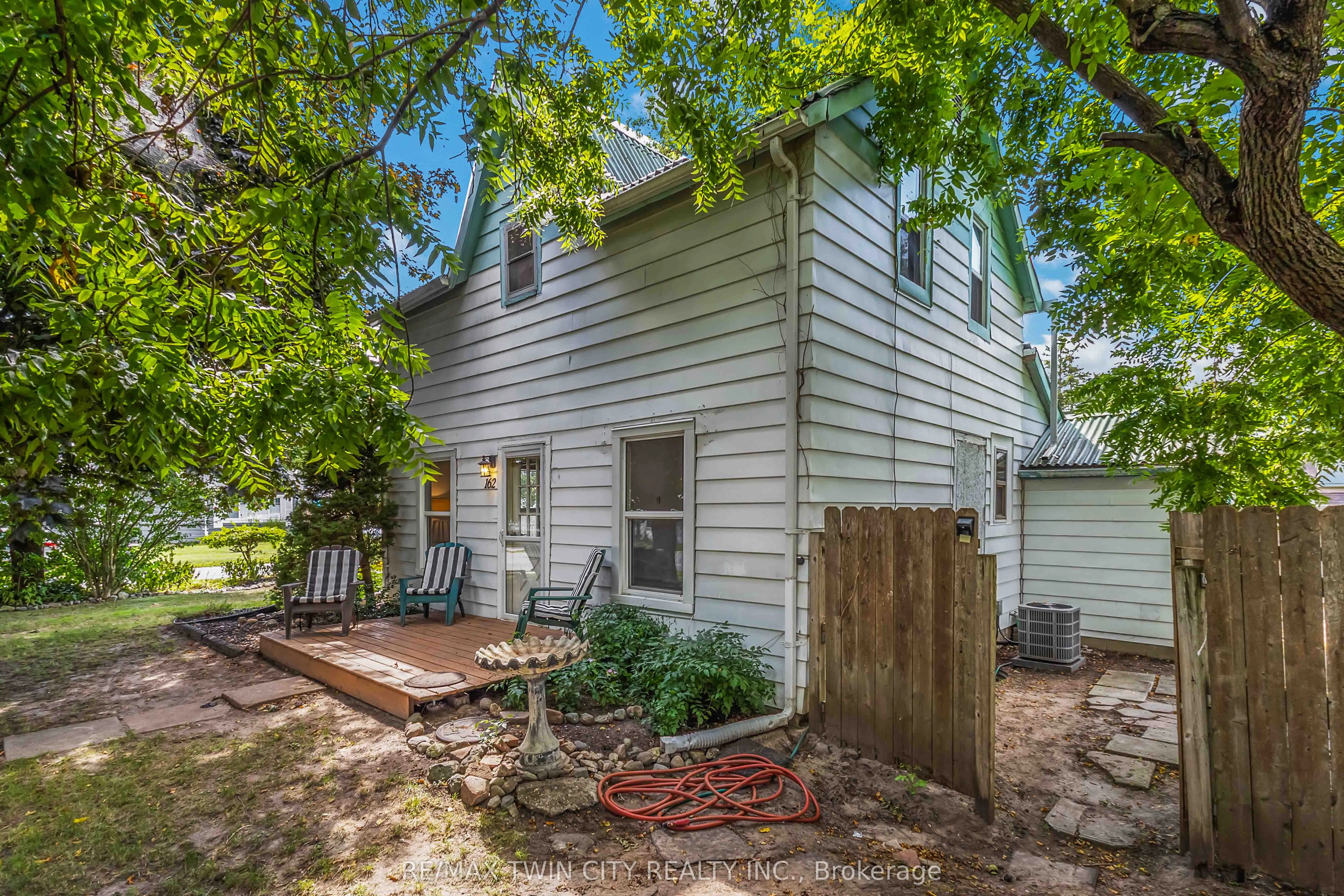 162 Adelaide Street