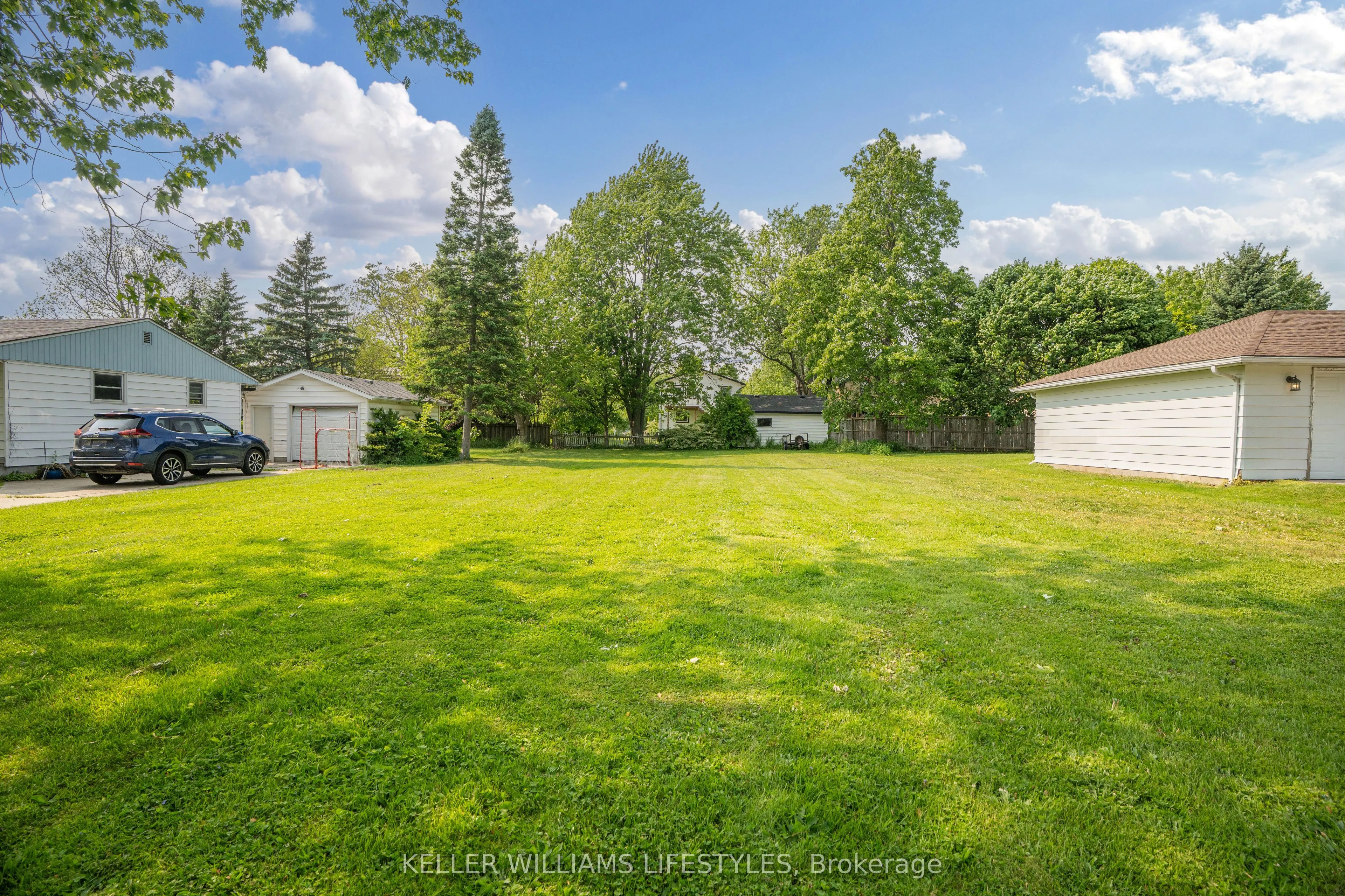24 MAC KENZIE Street