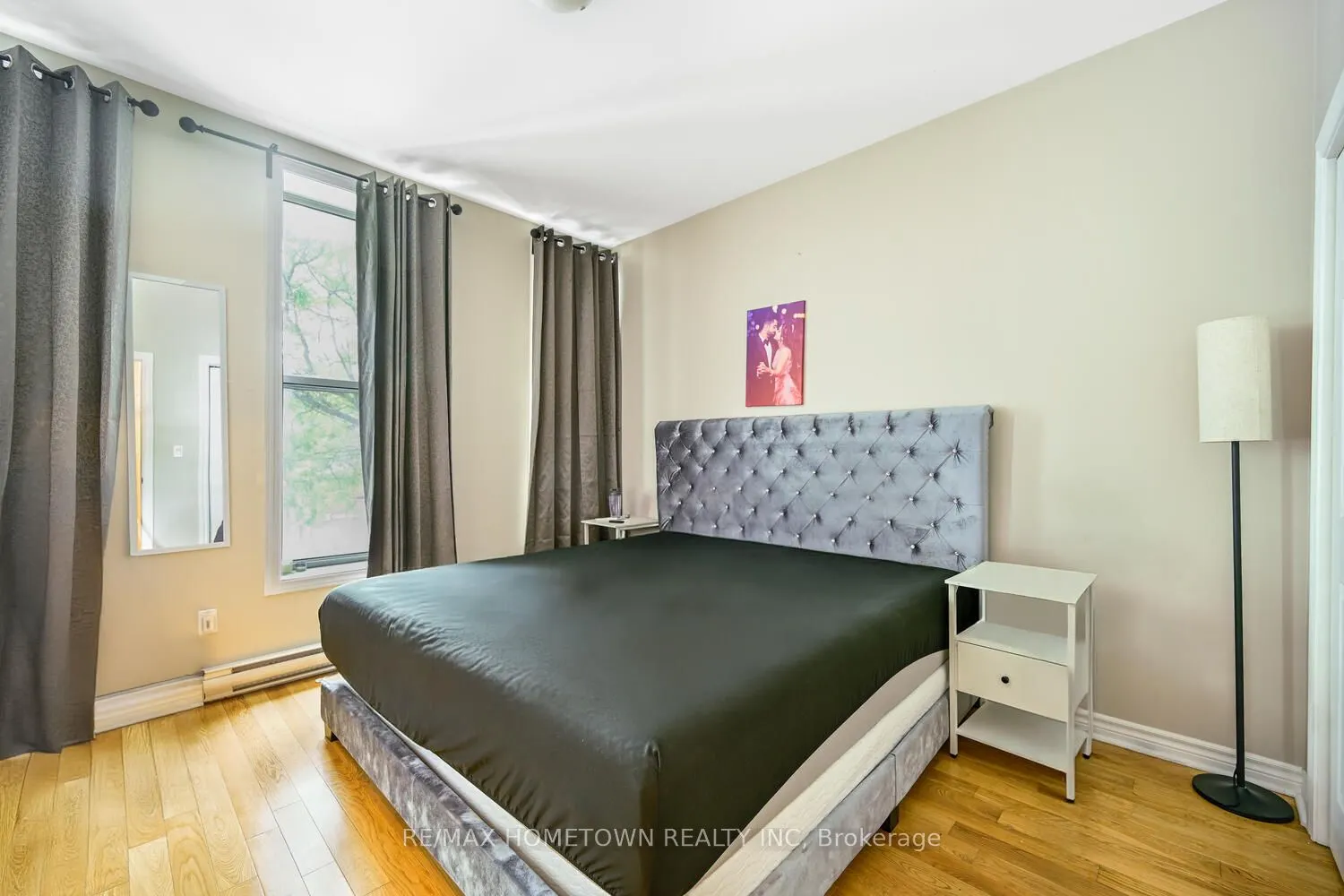 10-12 King Street W