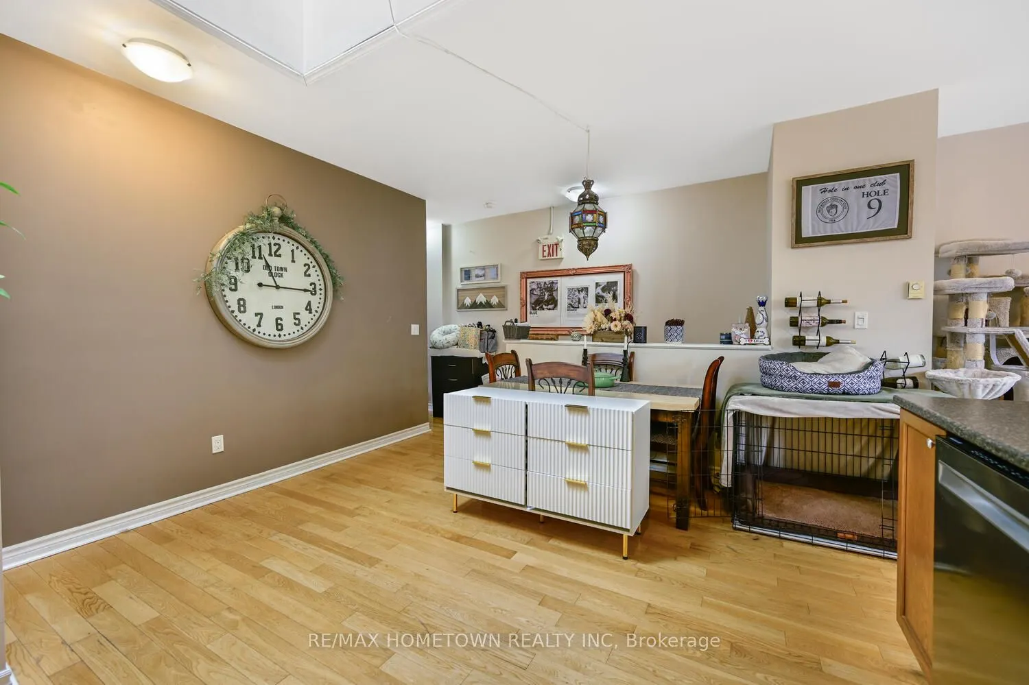 10-12 King Street W