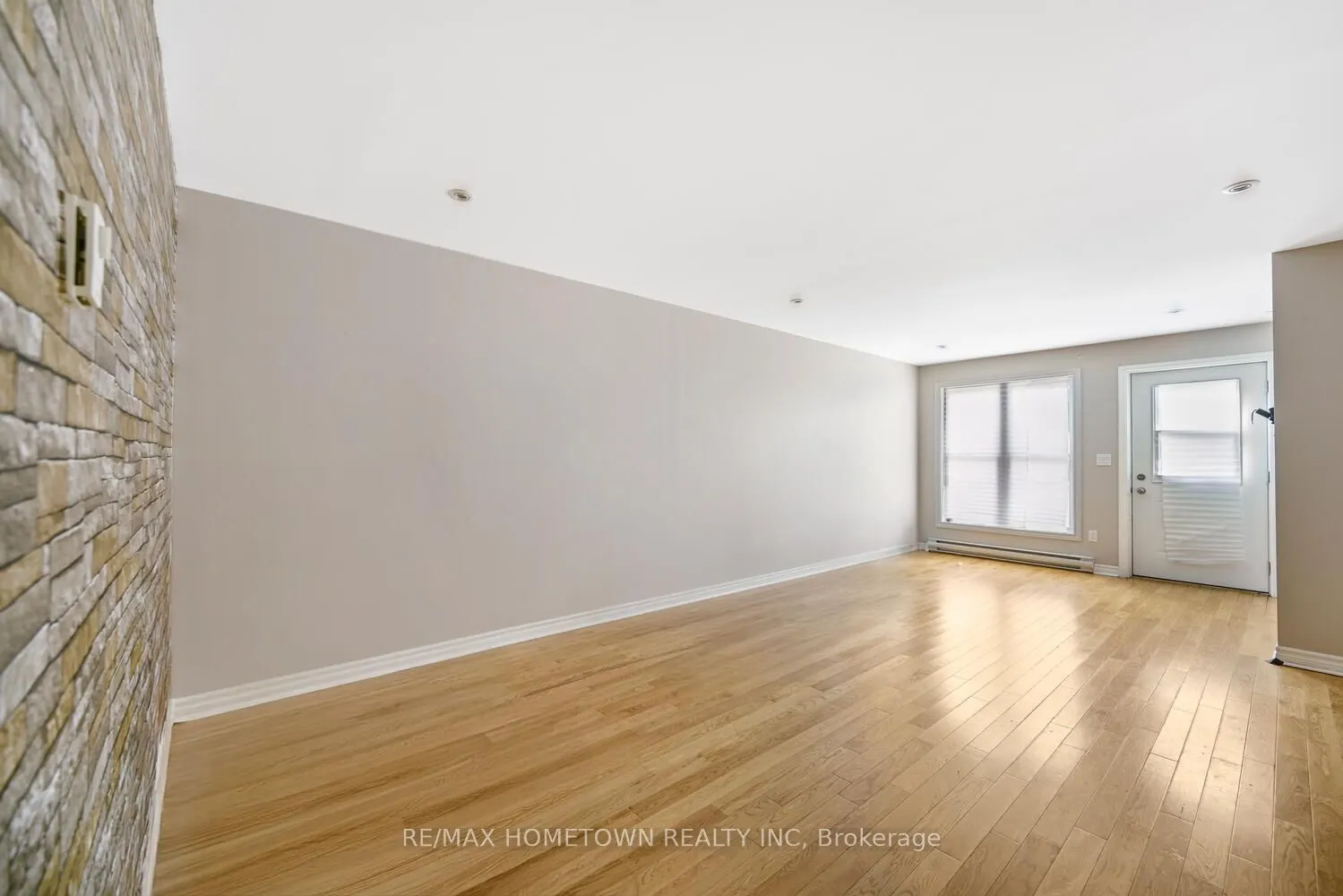 10-12 King Street W