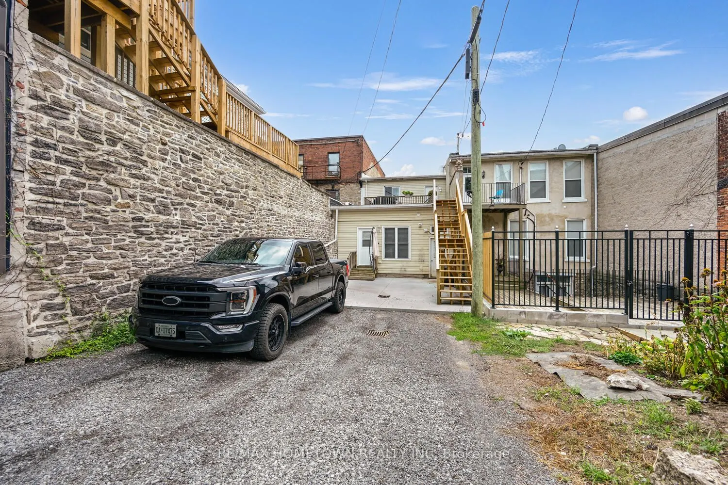 10-12 King Street W
