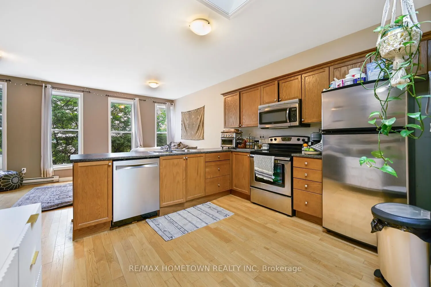10-12 King Street W