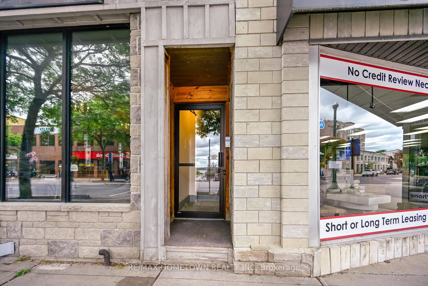 10-12 King Street W