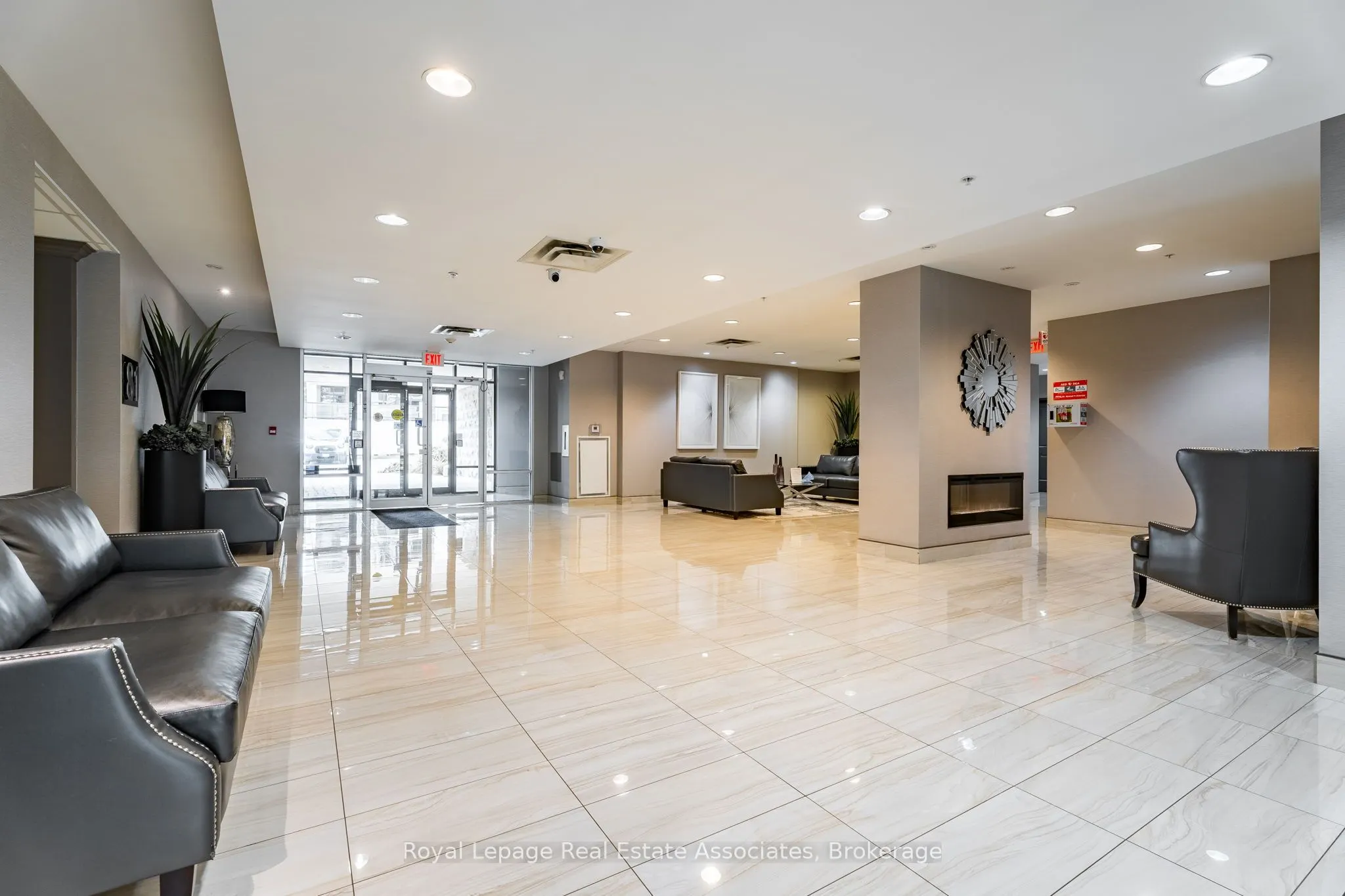 81 Robinson Street, #1106