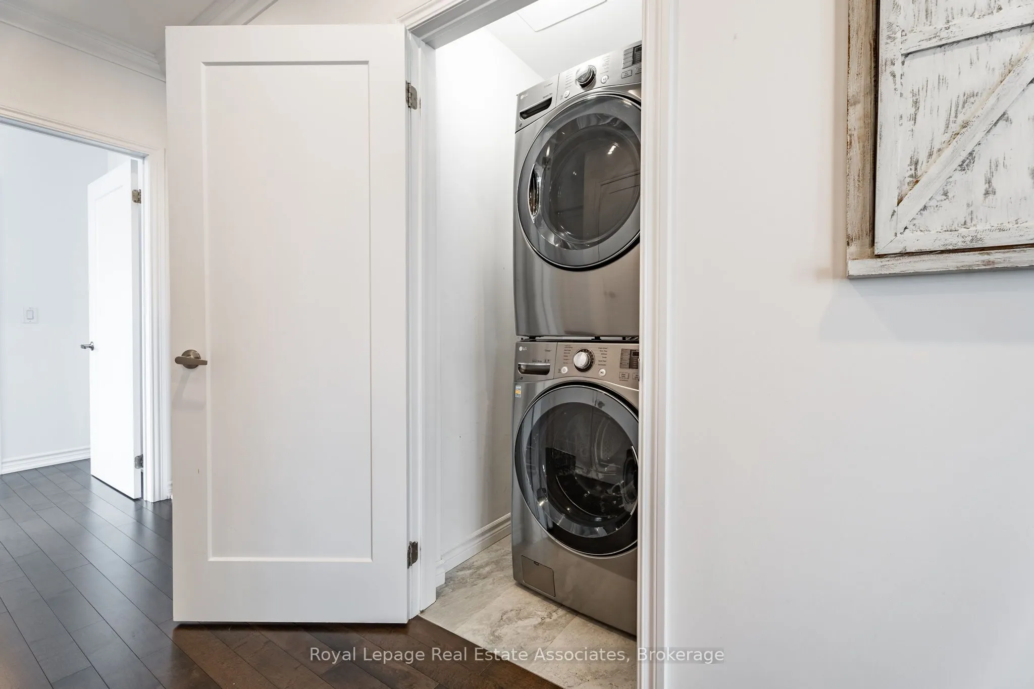 81 Robinson Street, #1106