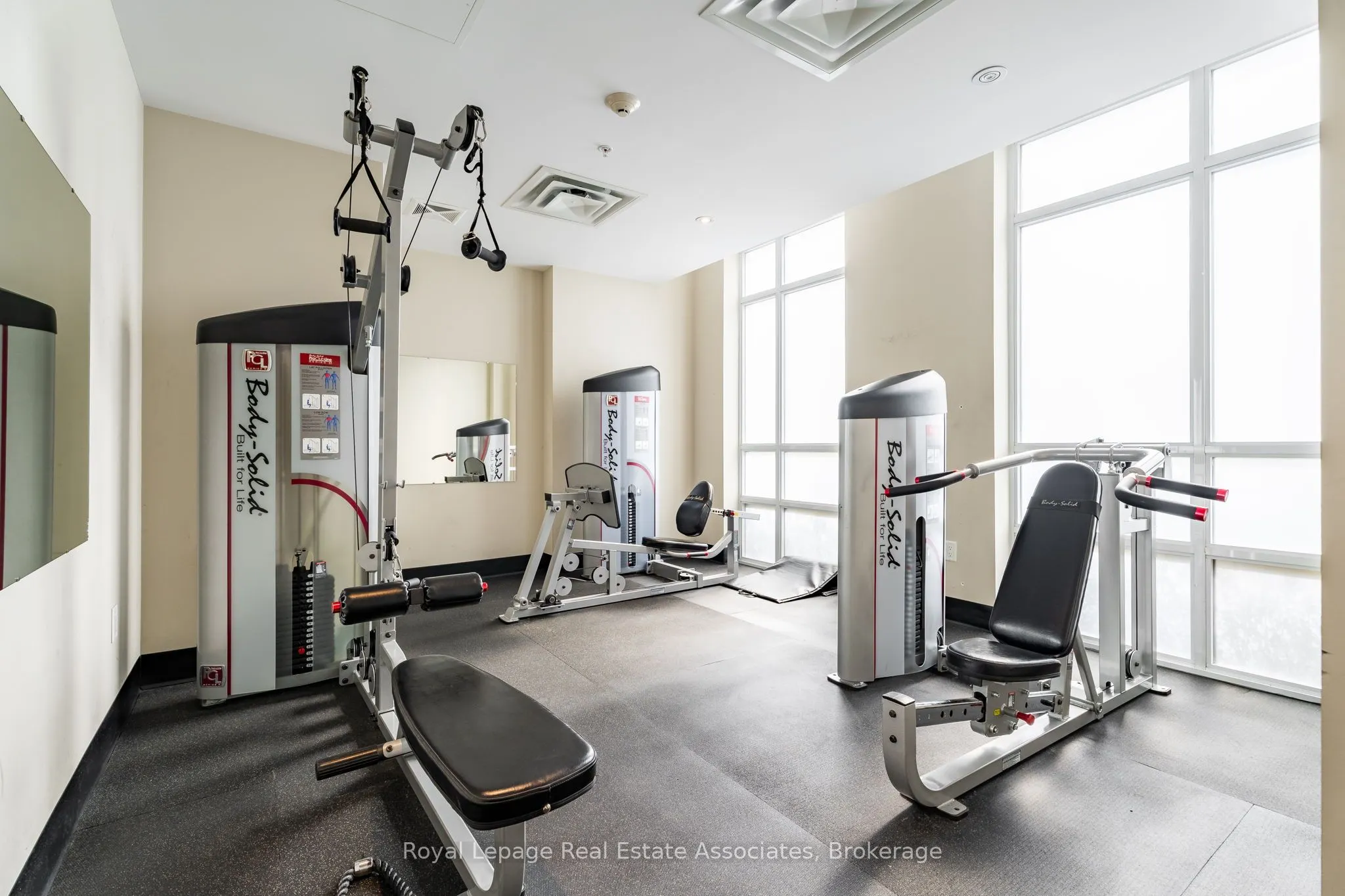 81 Robinson Street, #1106