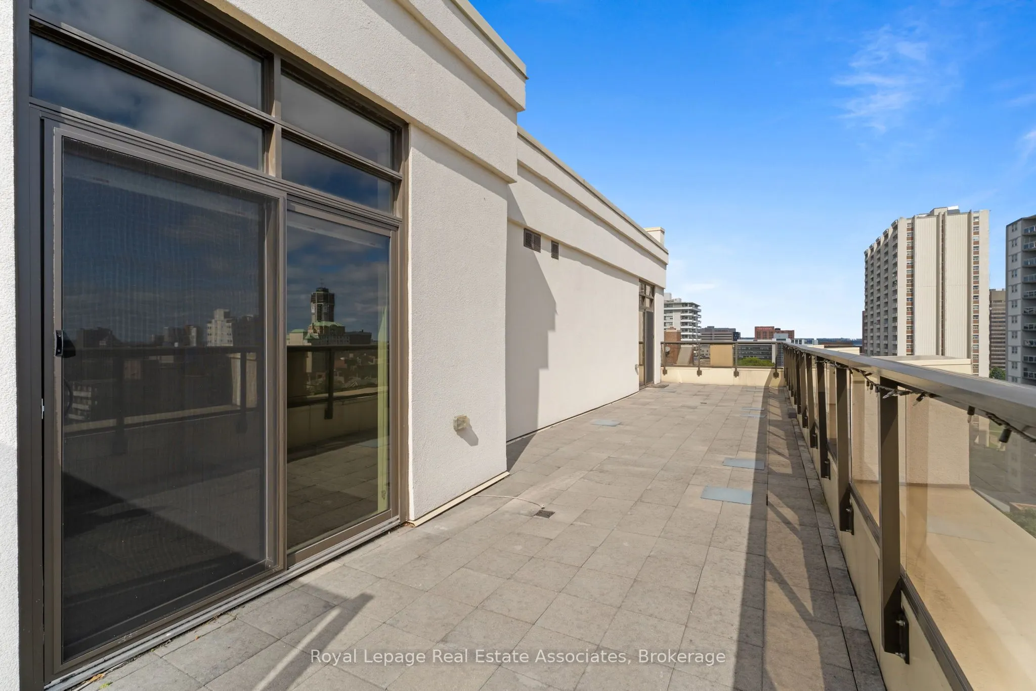 81 Robinson Street, #1106