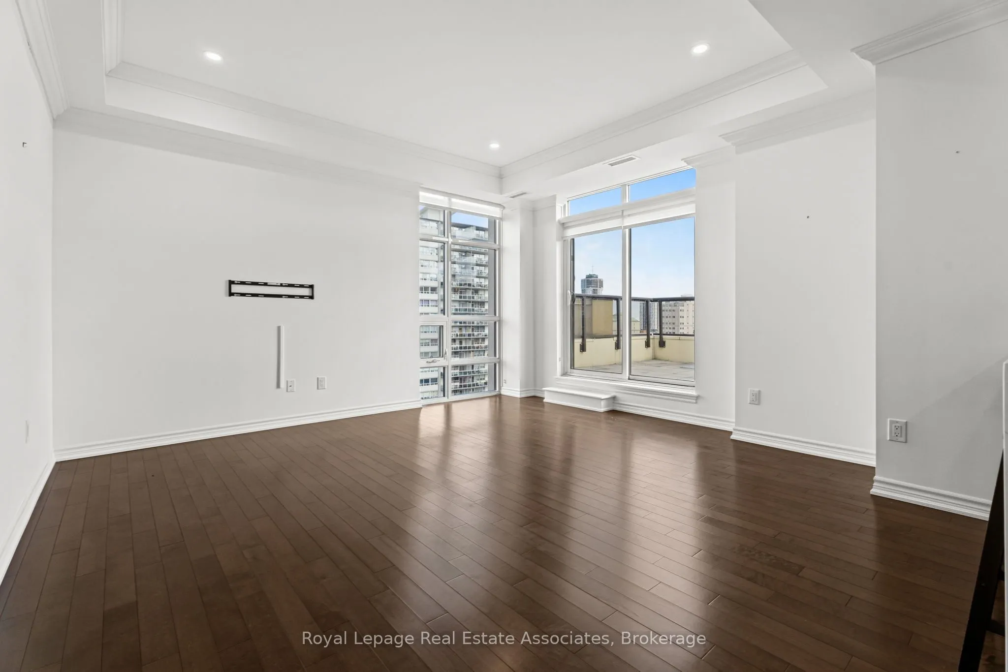 81 Robinson Street, #1106
