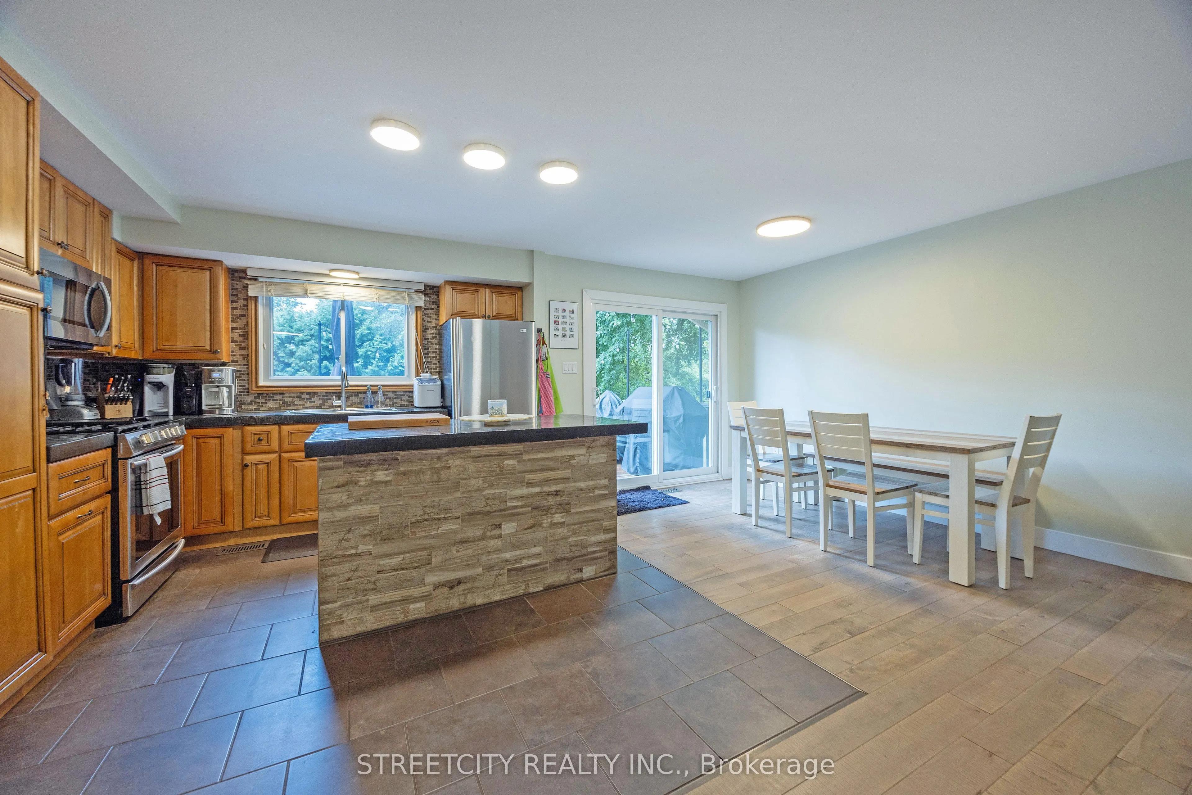 747 Westbury Crescent